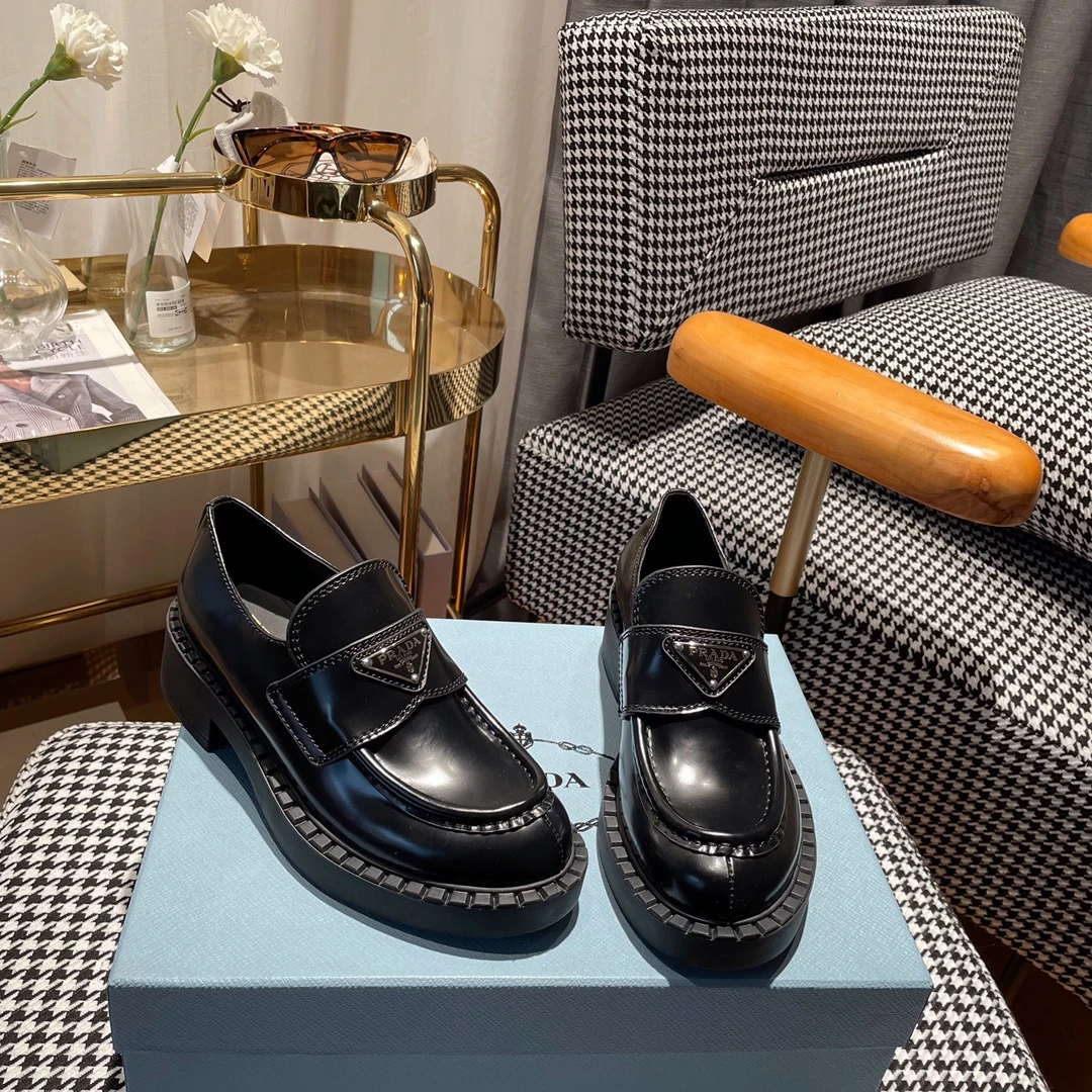 Prada Shoes — b83242a5