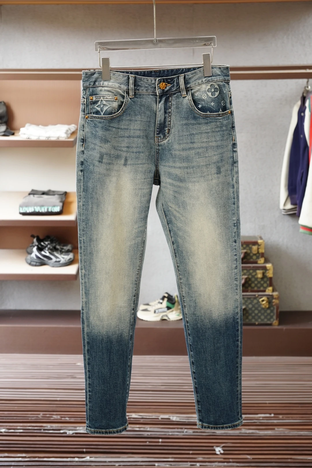 Louis Vuitton Jeans — 9a4a510d