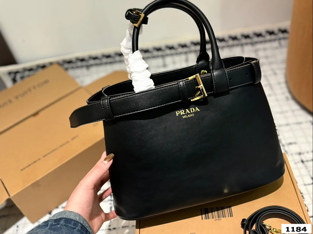 Prada Bag — d9e4f945