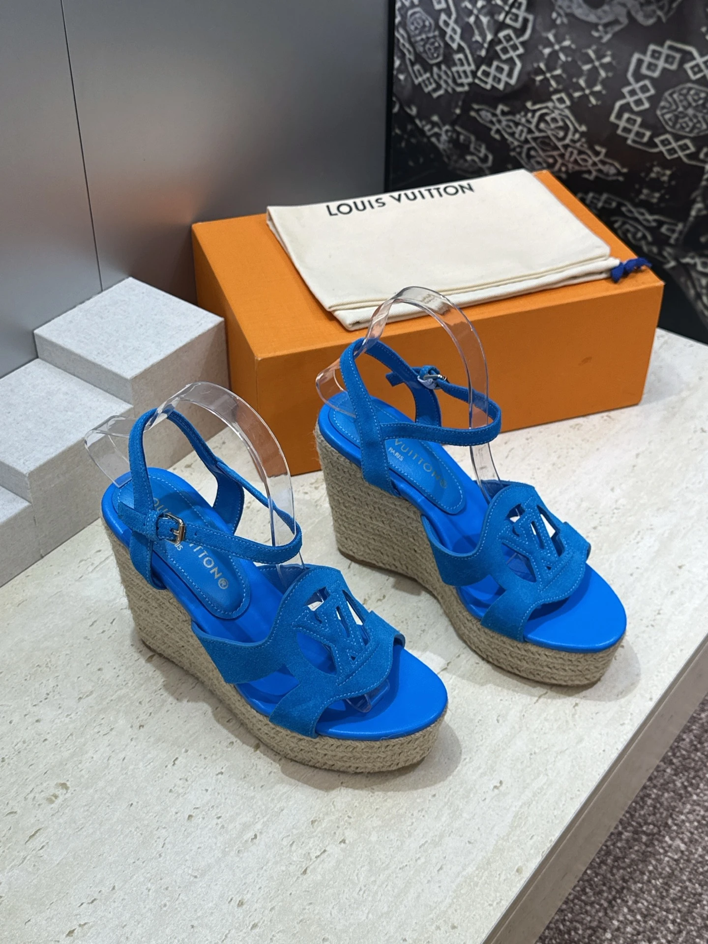 Louis Vuitton Sandals — 428e42d0