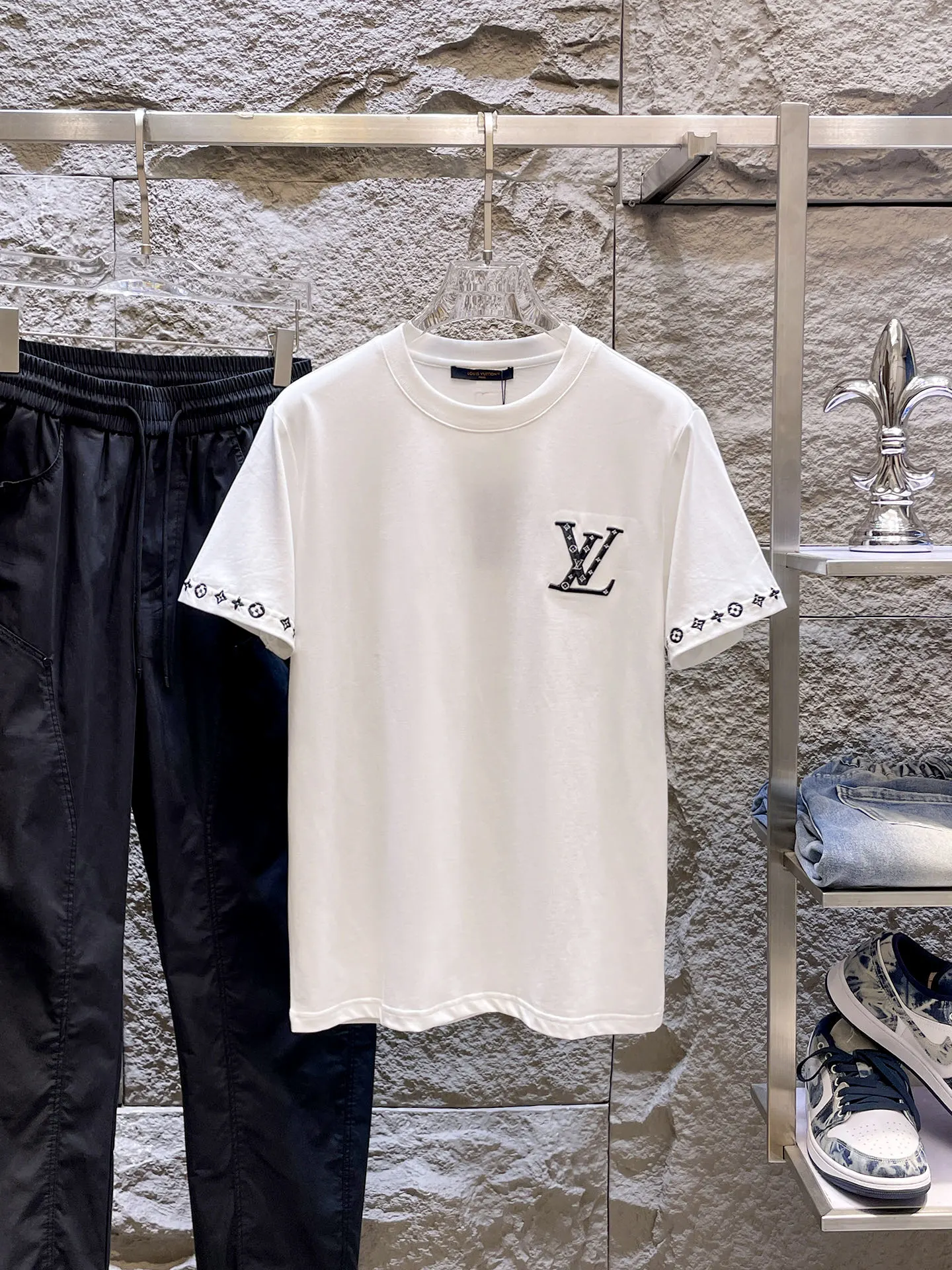 Louis Vuitton T-Shirt — 275f61b2