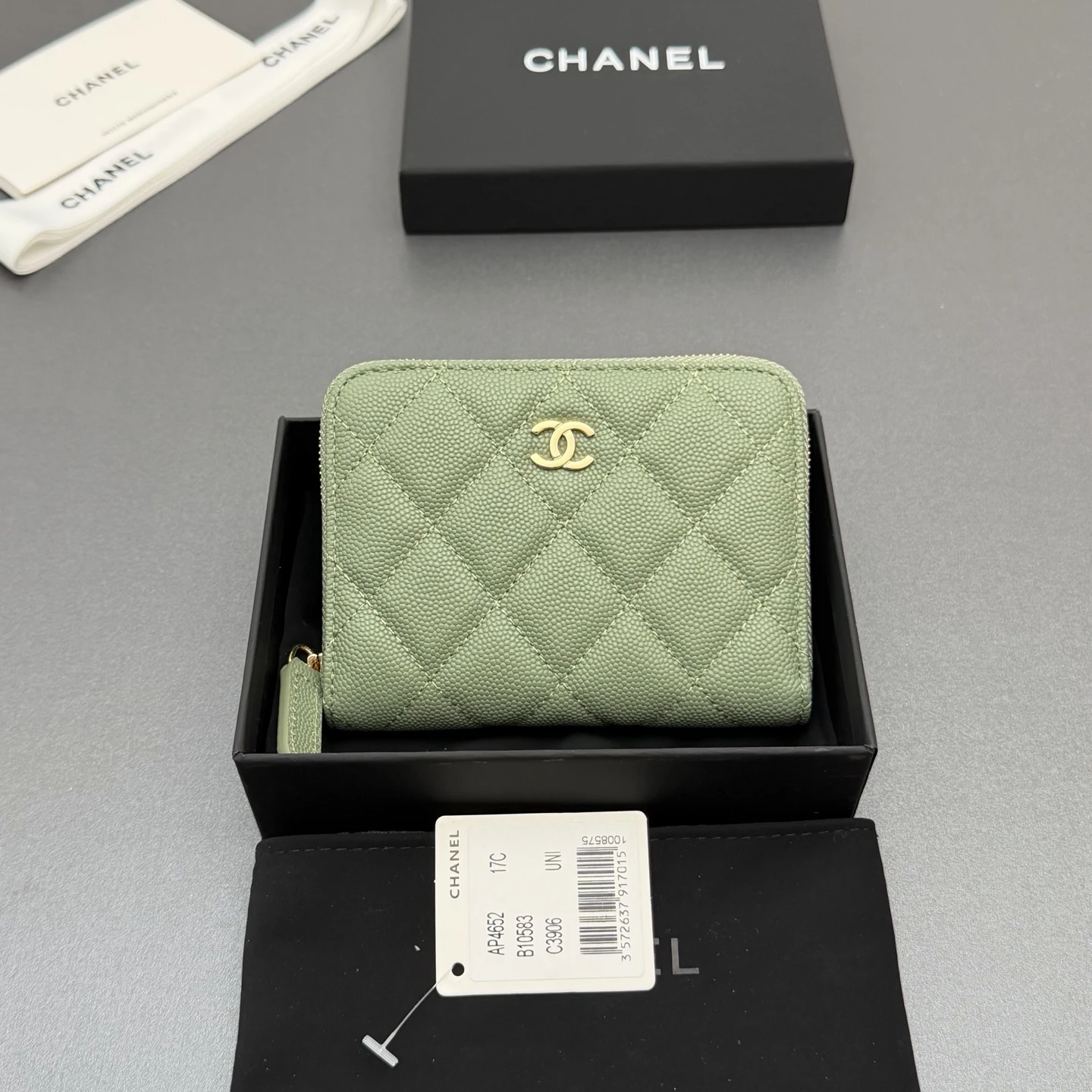Wallets — 534e1136
