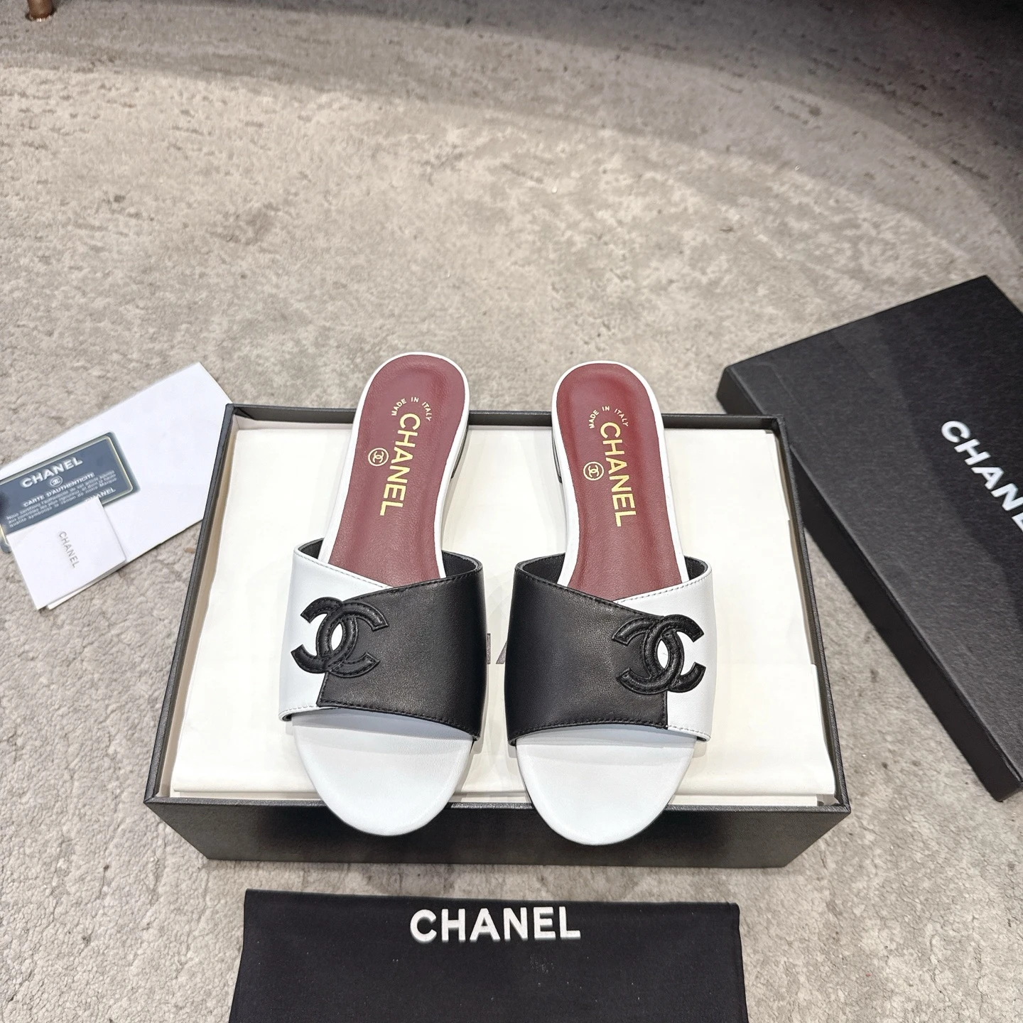 Chanel Slippers — 0b02310b