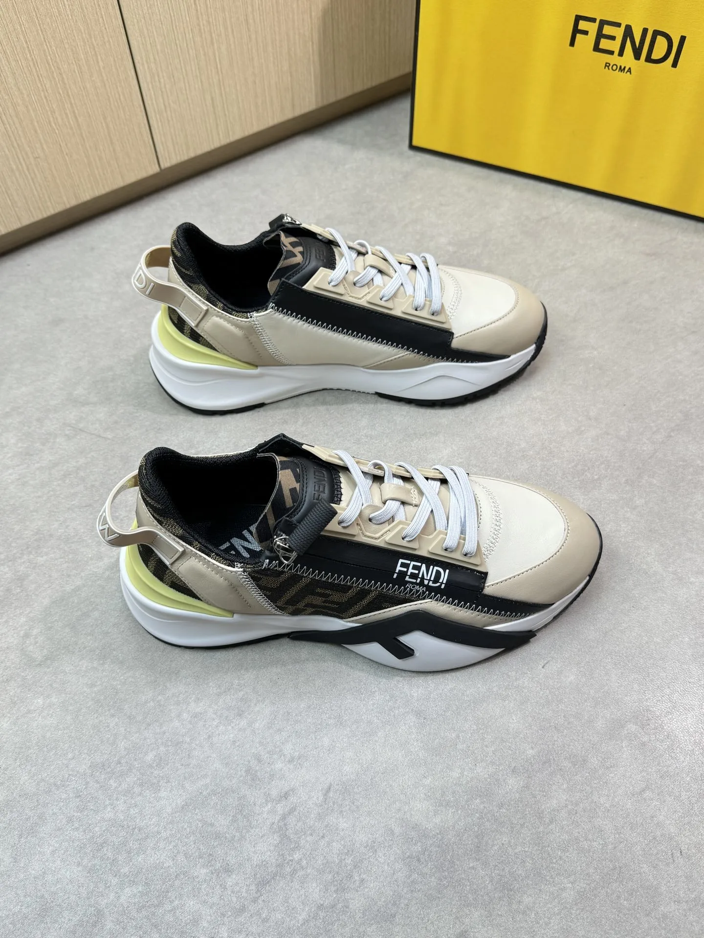 Fendi Sneakers — 99138778