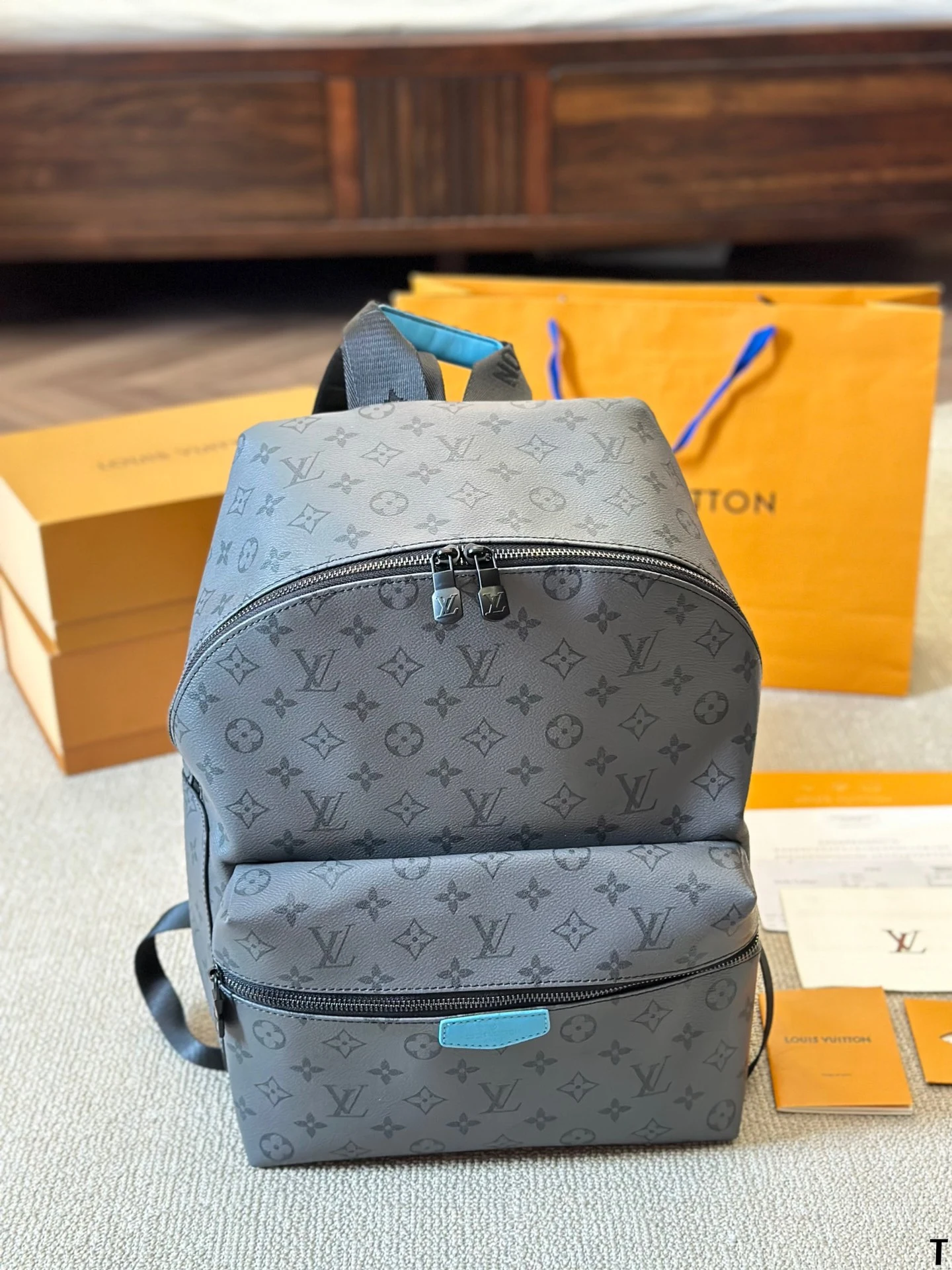 Louis Vuitton Bag — b1e891e5