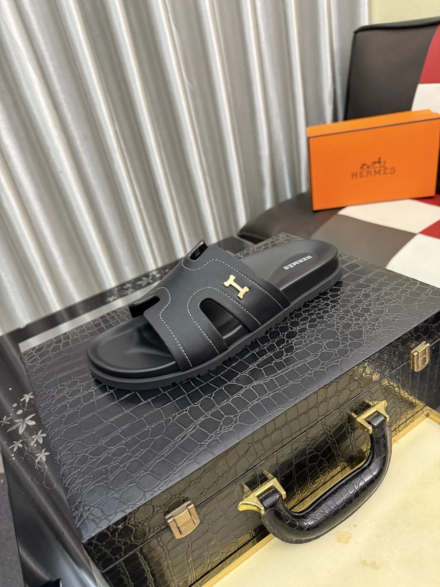 Hermès Slippers — 1441ec2c