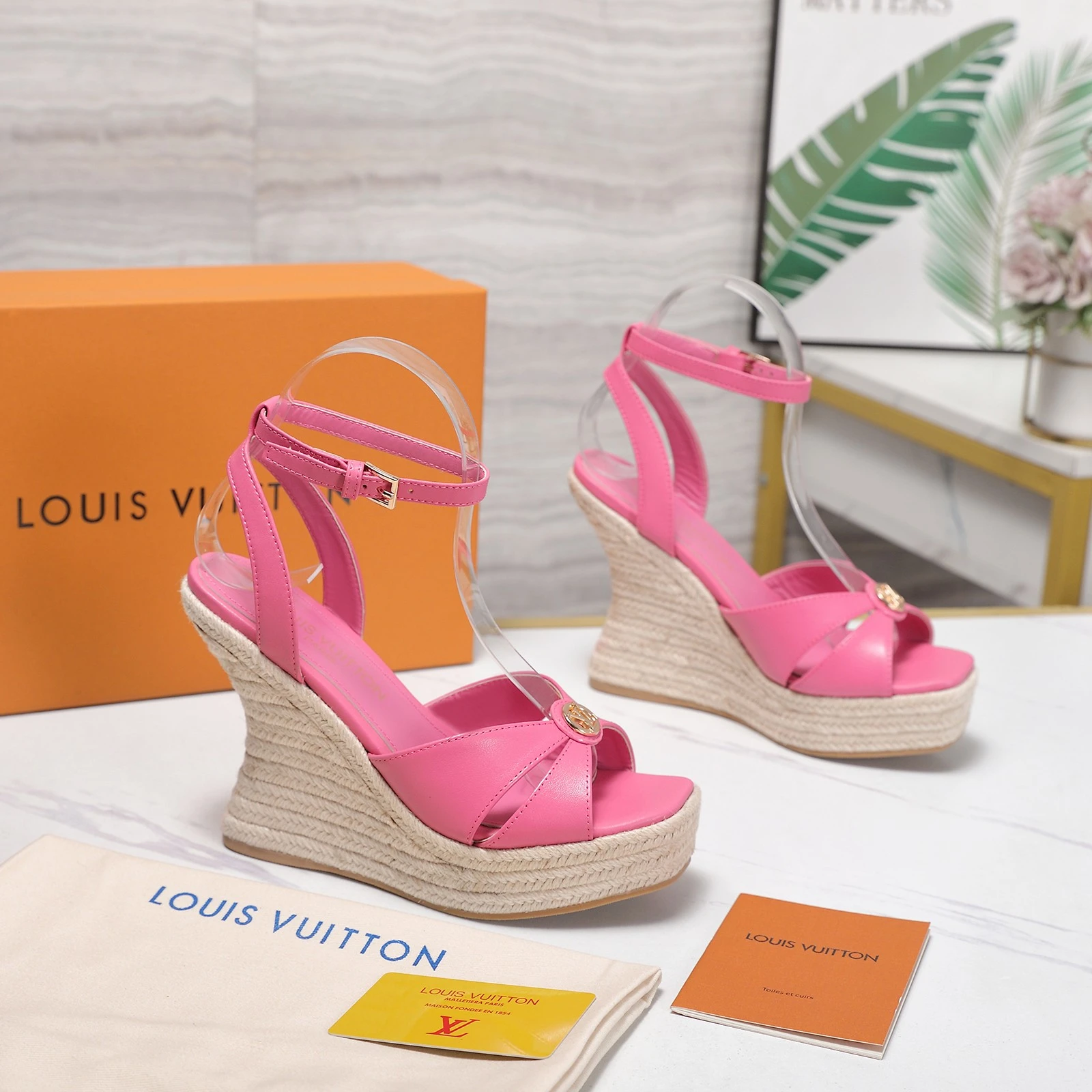 Louis Vuitton Sandals — 7eccfbac