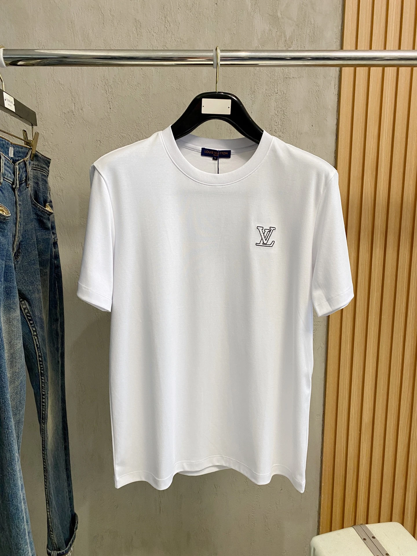 Louis Vuitton T-Shirt — a26ef7ae