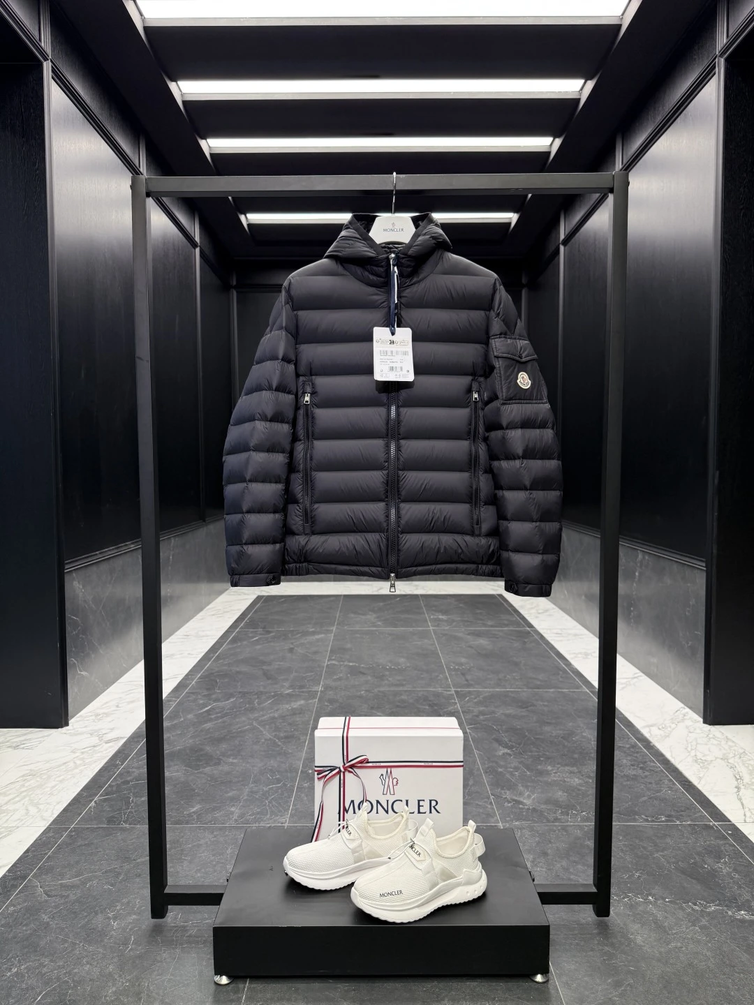 Moncler Down Jacket — 06df5913