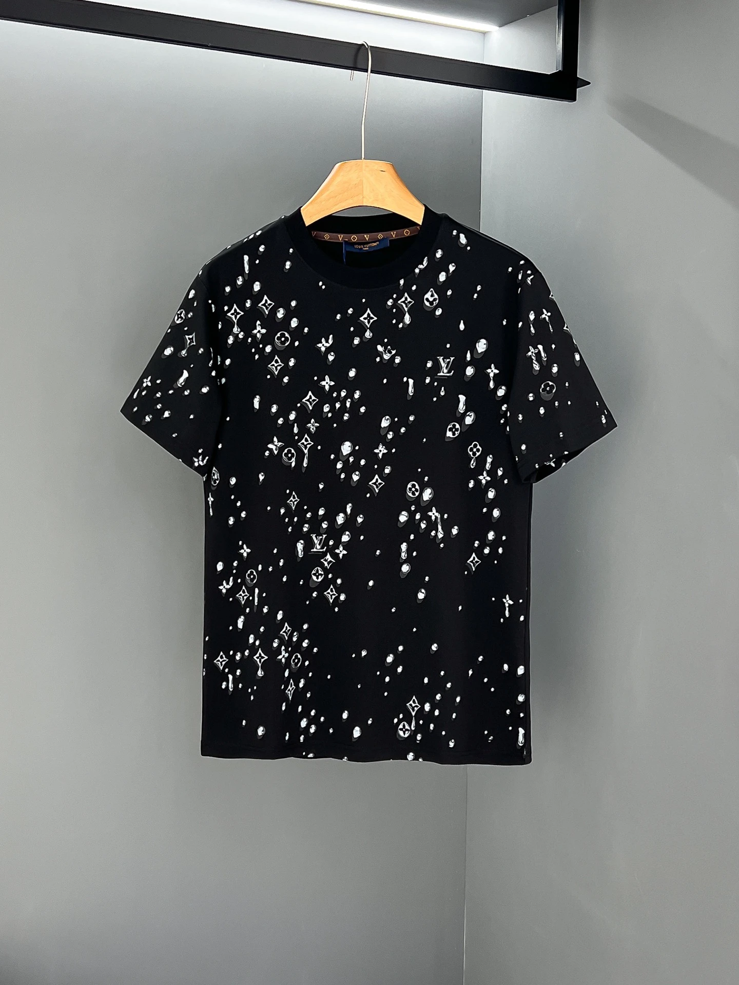 Louis Vuitton T-Shirt — 3a9ae205