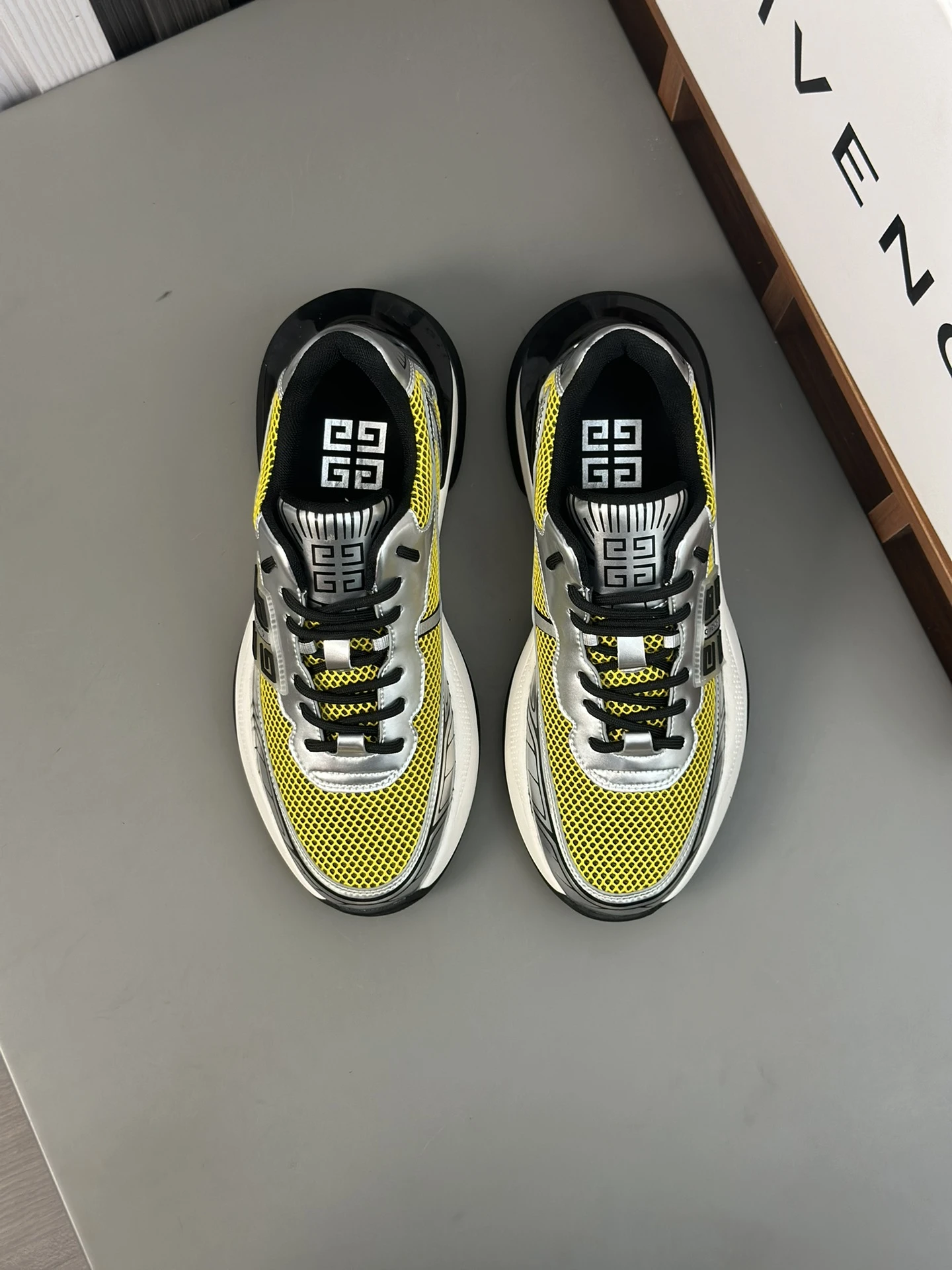 Givenchy Sneakers — 539090db