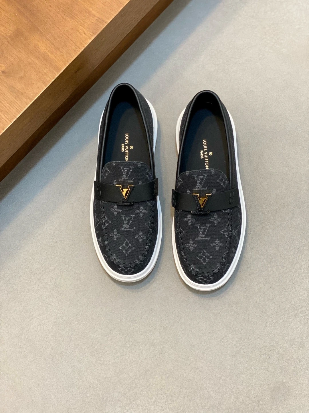 Louis Vuitton Sneakers — 62e699b7