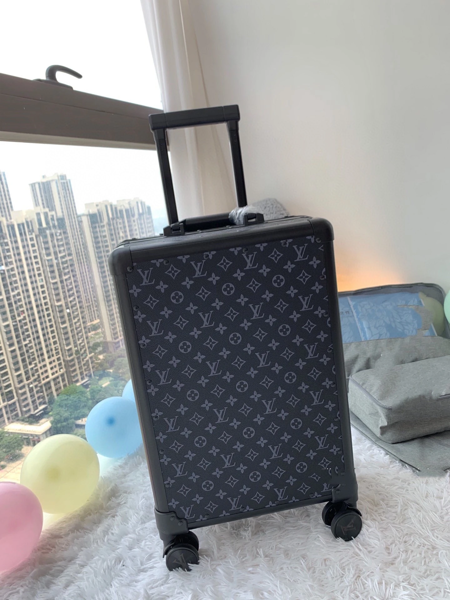 Louis Vuitton Luggage — 17d442dd