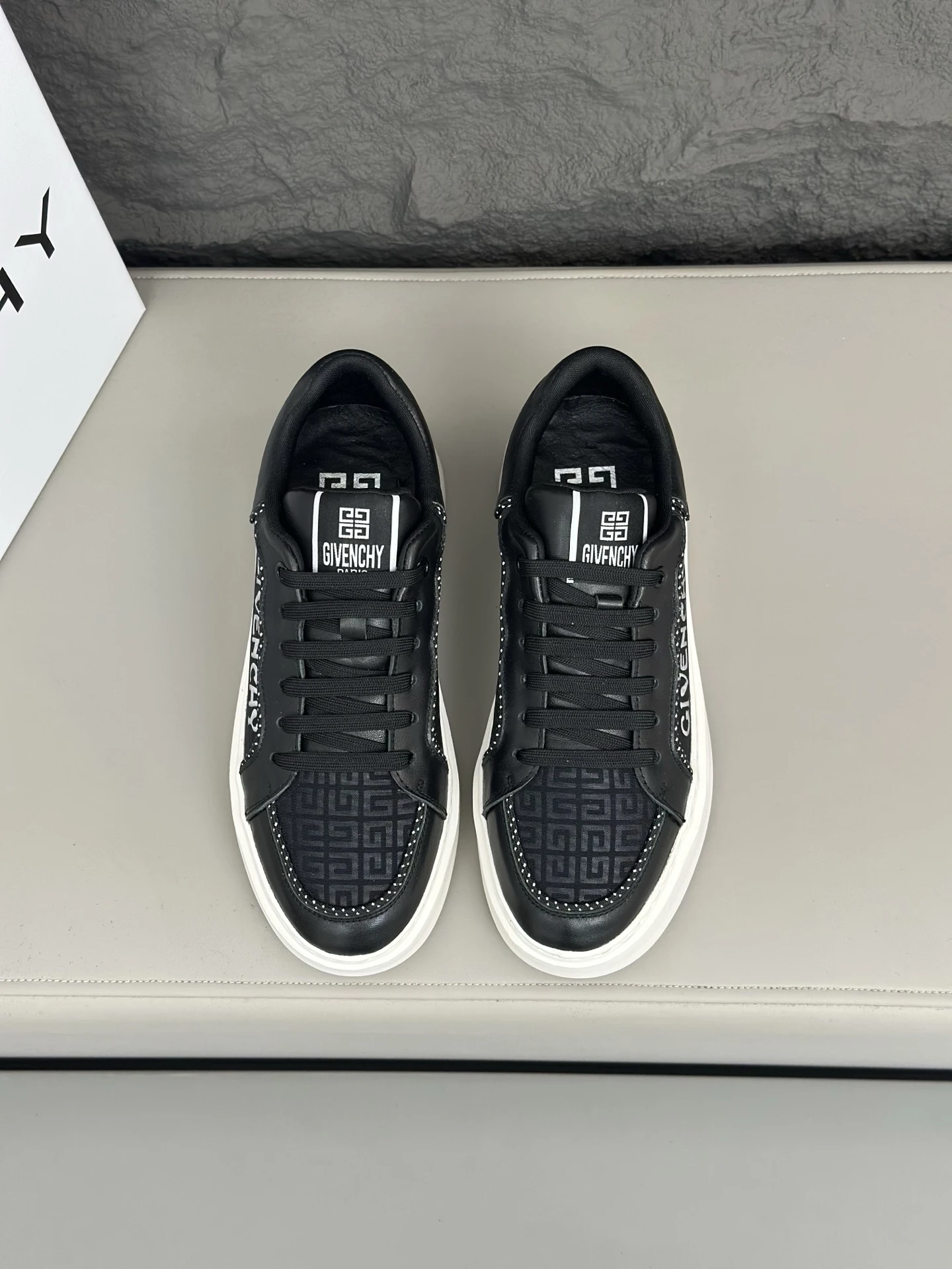 Givenchy Sneakers — 832edd87