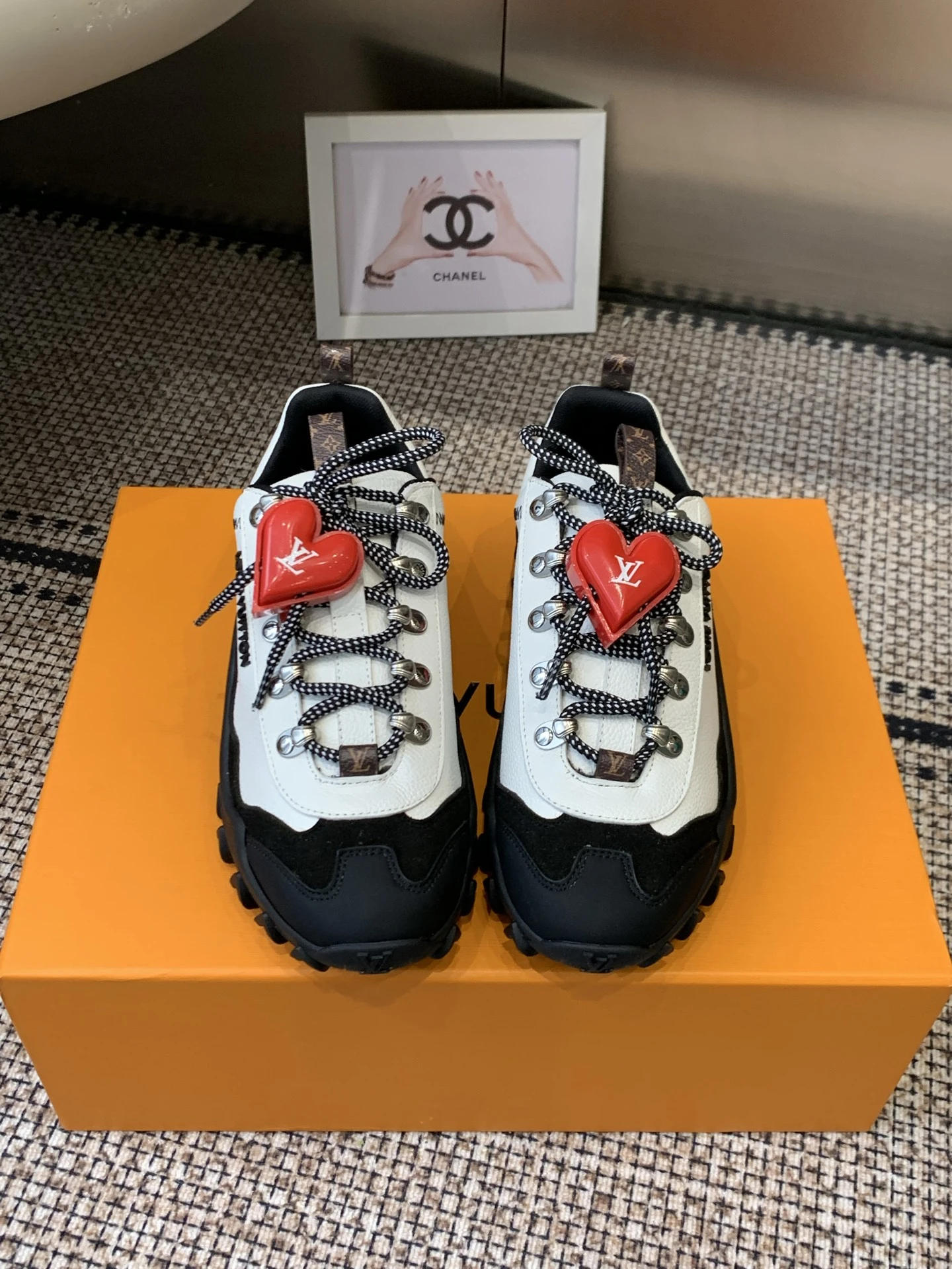 Louis Vuitton Sneakers — 7b6b3d37