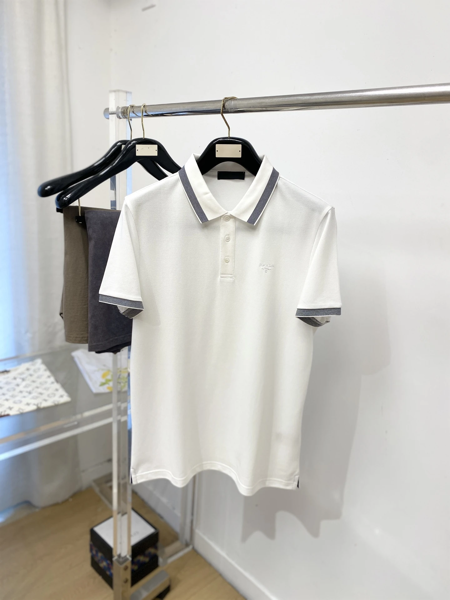 Prada T-Shirt — e0040777