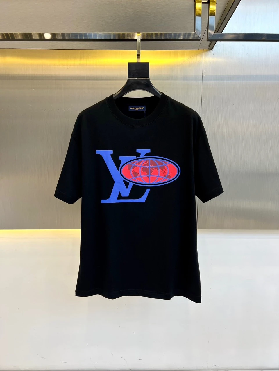 Louis Vuitton T-Shirt — f1a11d93