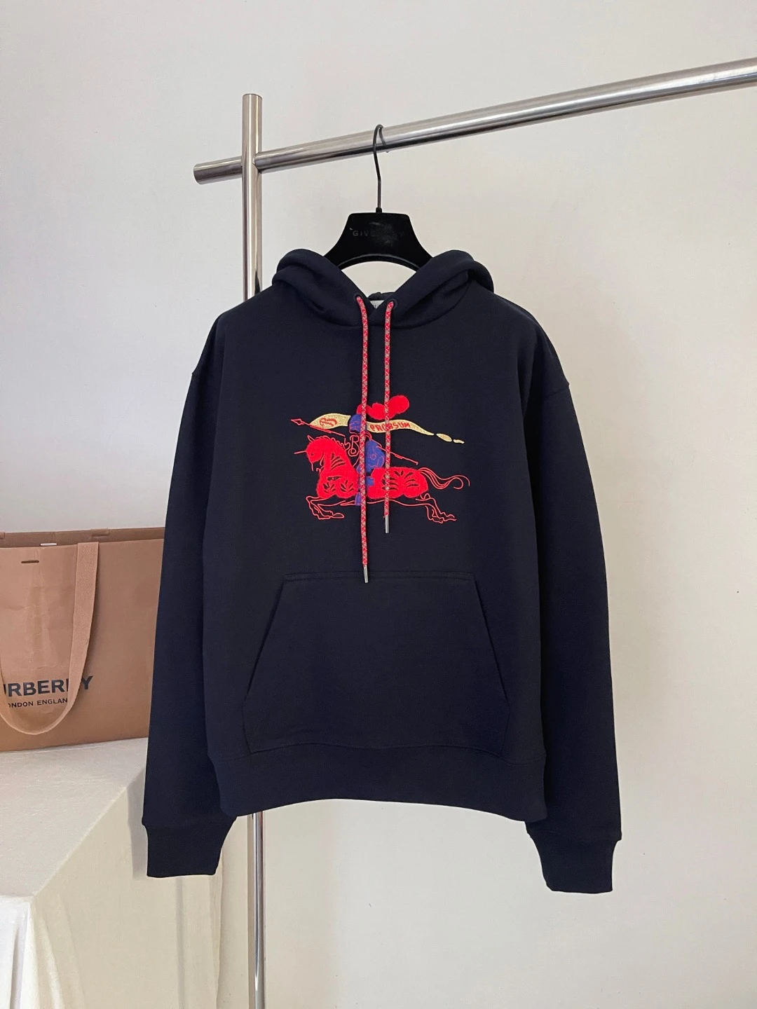 Hoodies — 07dc7cca