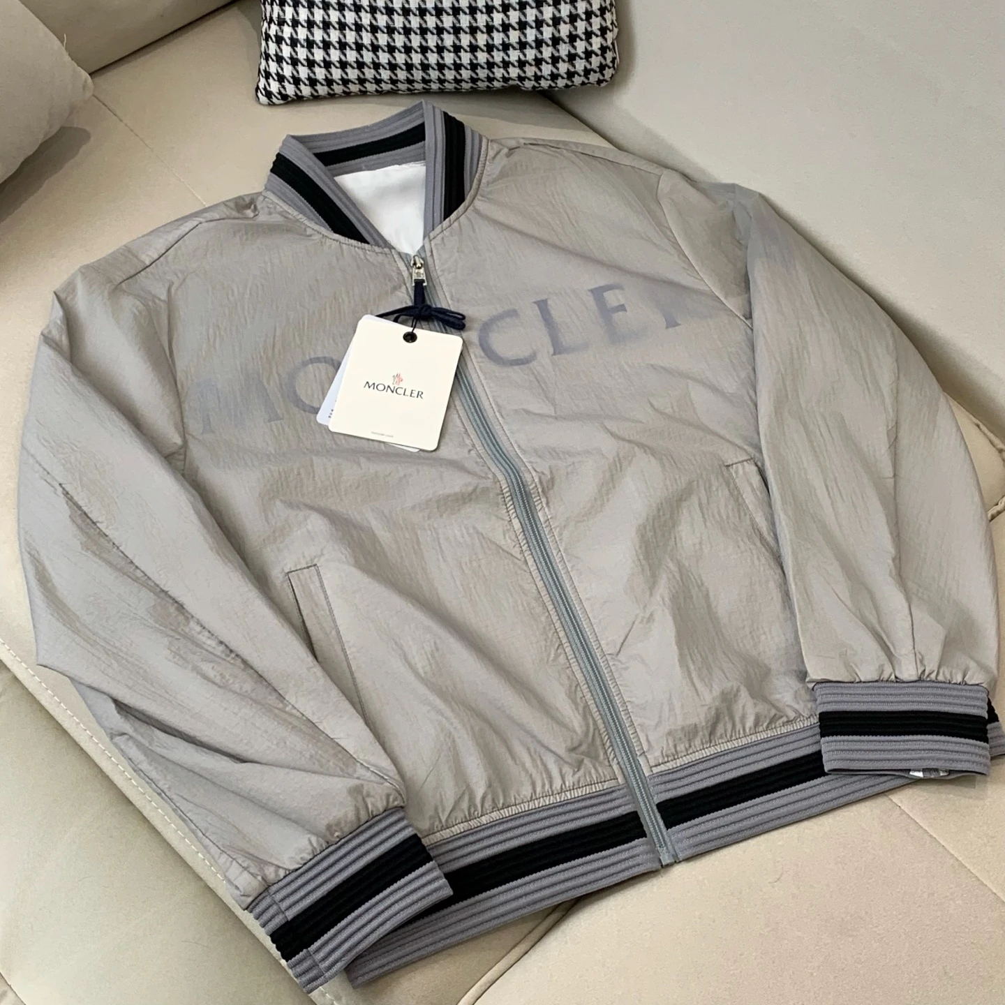 Moncler Jackets — aebeb771