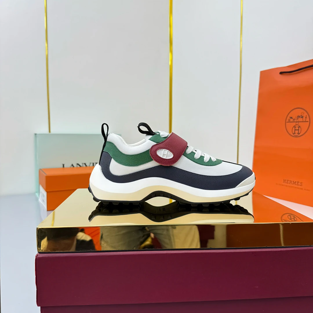Hermès Sneakers — 876875e8