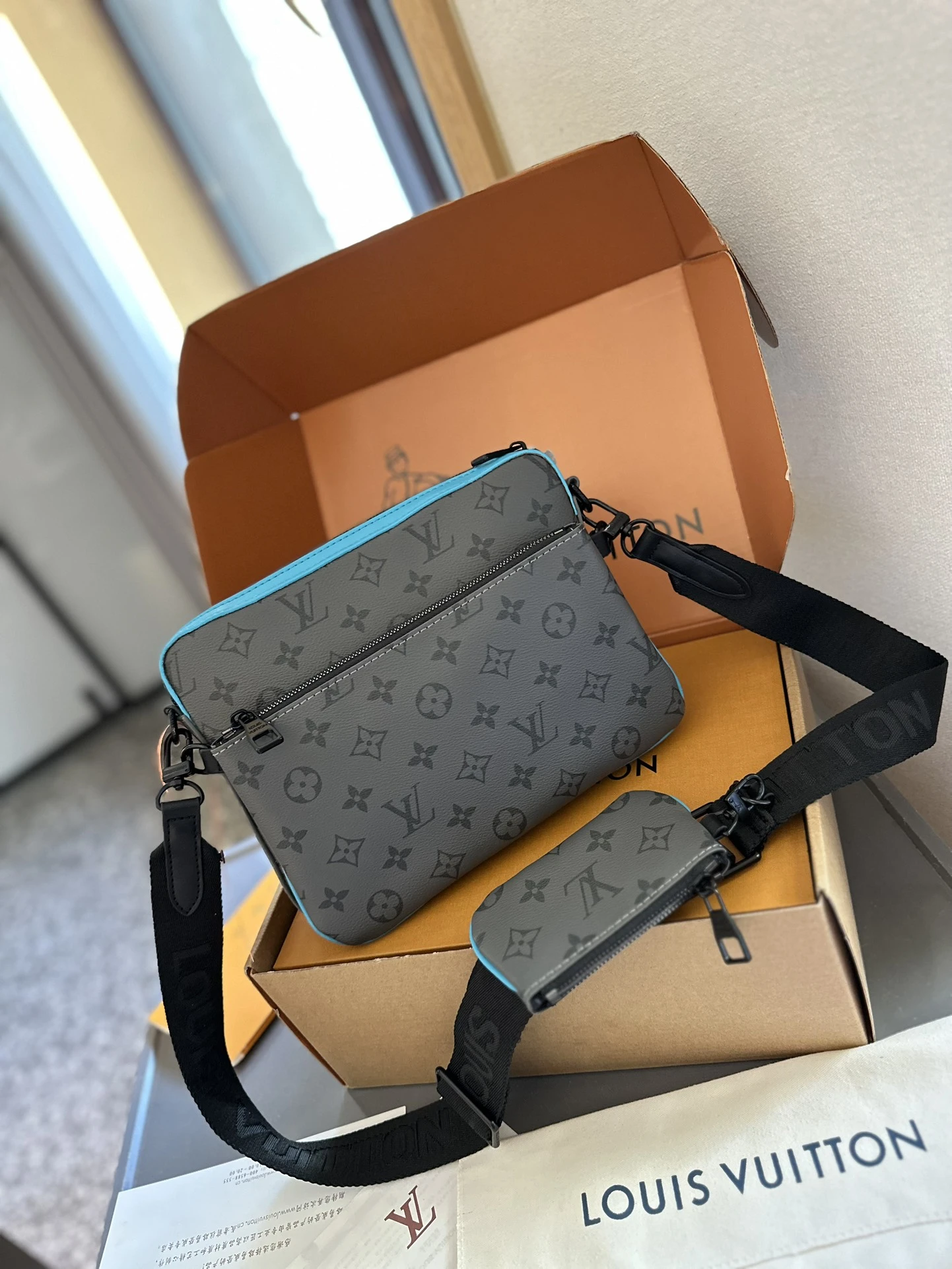 Louis Vuitton Bag — 86d69029