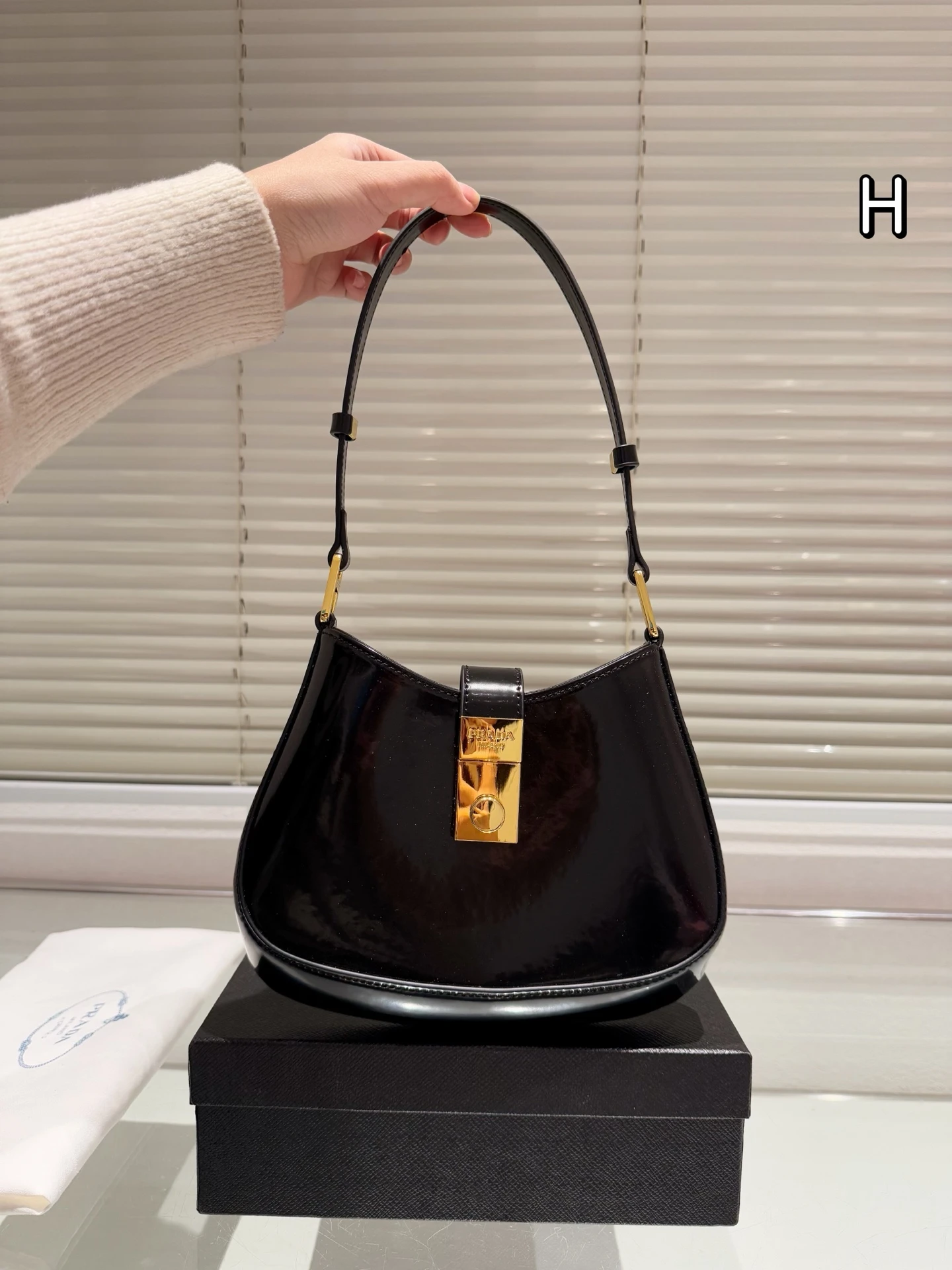 Prada Bag — ad64548d