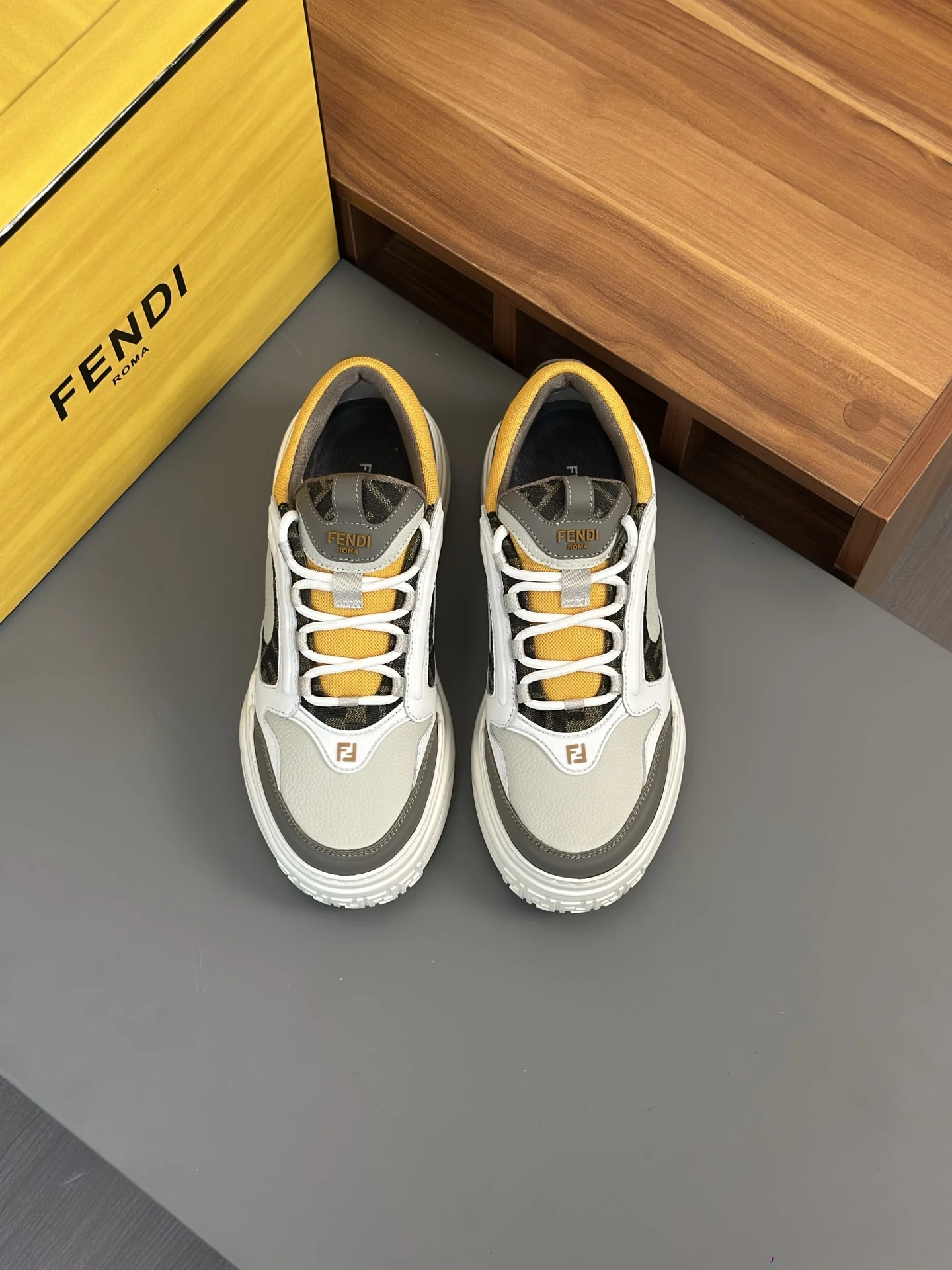 Fendi Sneakers — 713cbc74