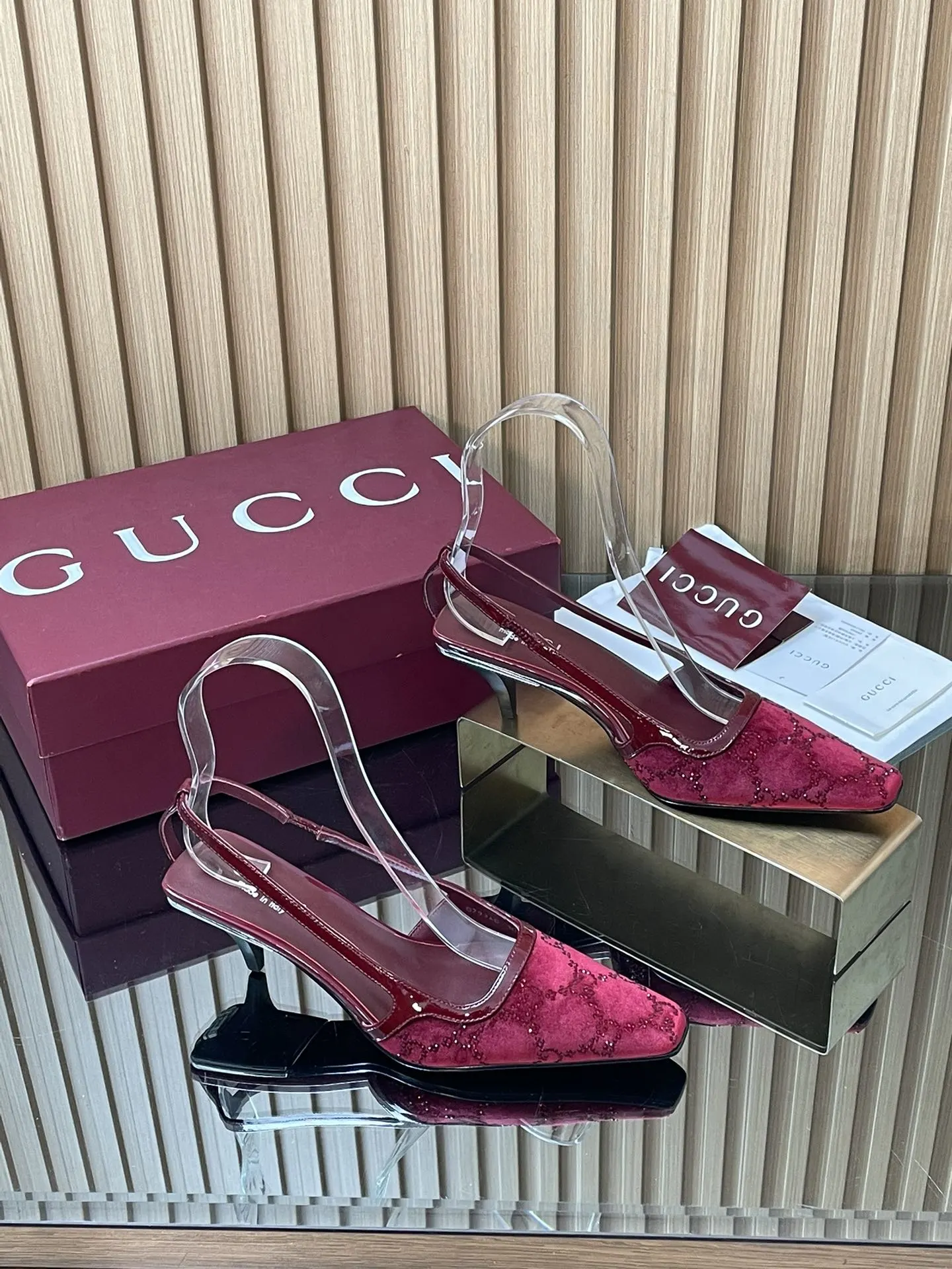 Gucci Sandals — 06e042ce