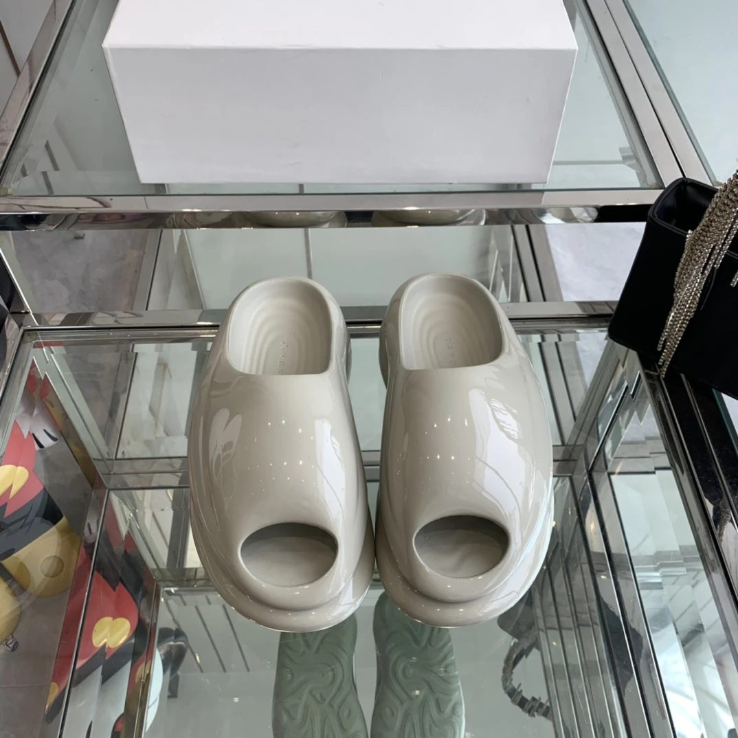 XVESSEL Slippers — 272ca8a9