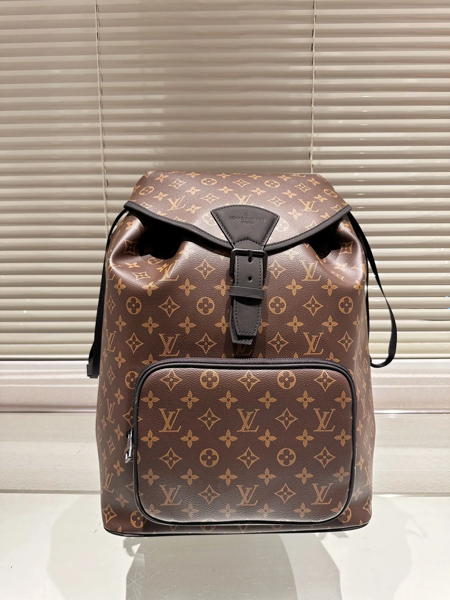 Louis Vuitton Bag — d5b23ab8