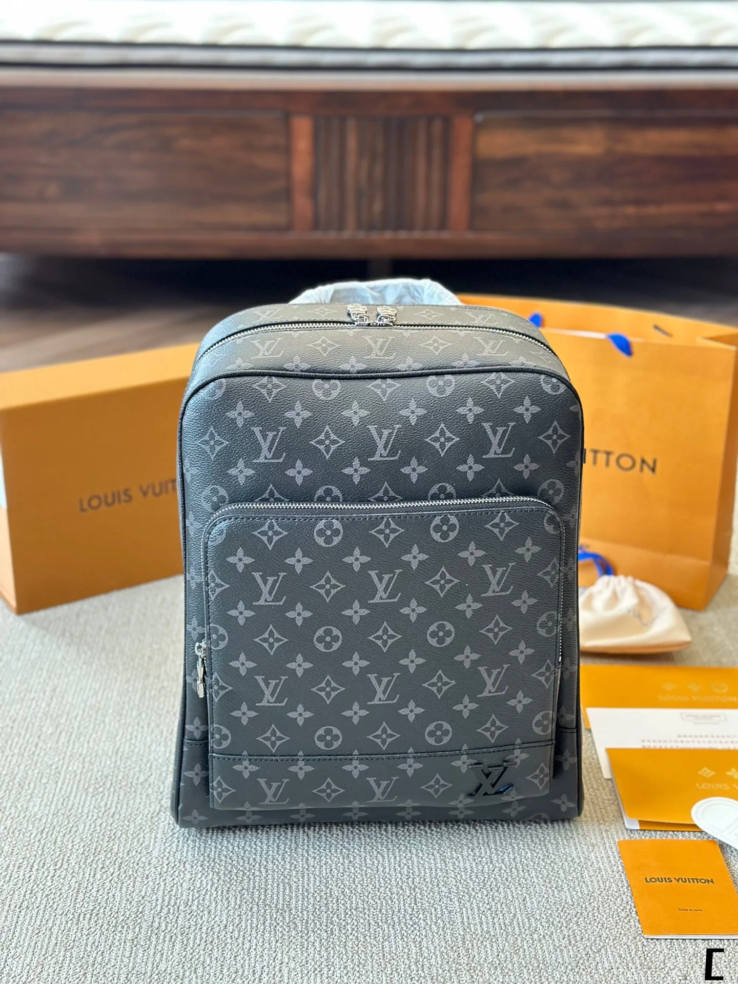 Louis Vuitton Bag — 1083300c