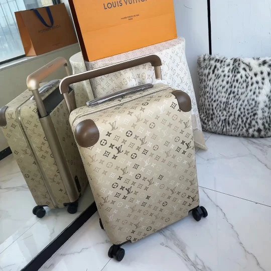 Louis Vuitton Luggage — 09461676