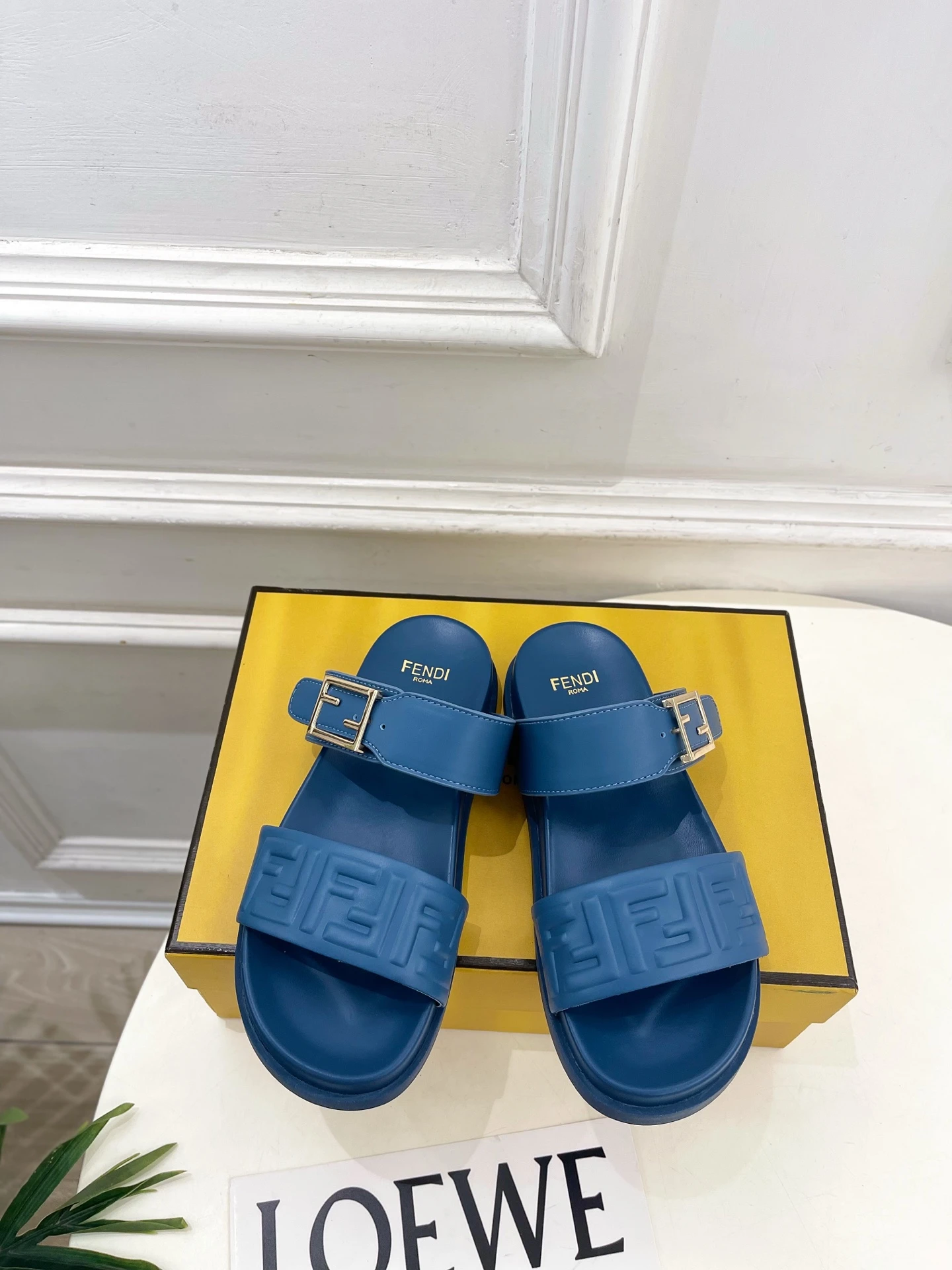 Fendi Slippers — 2e9ee8d9