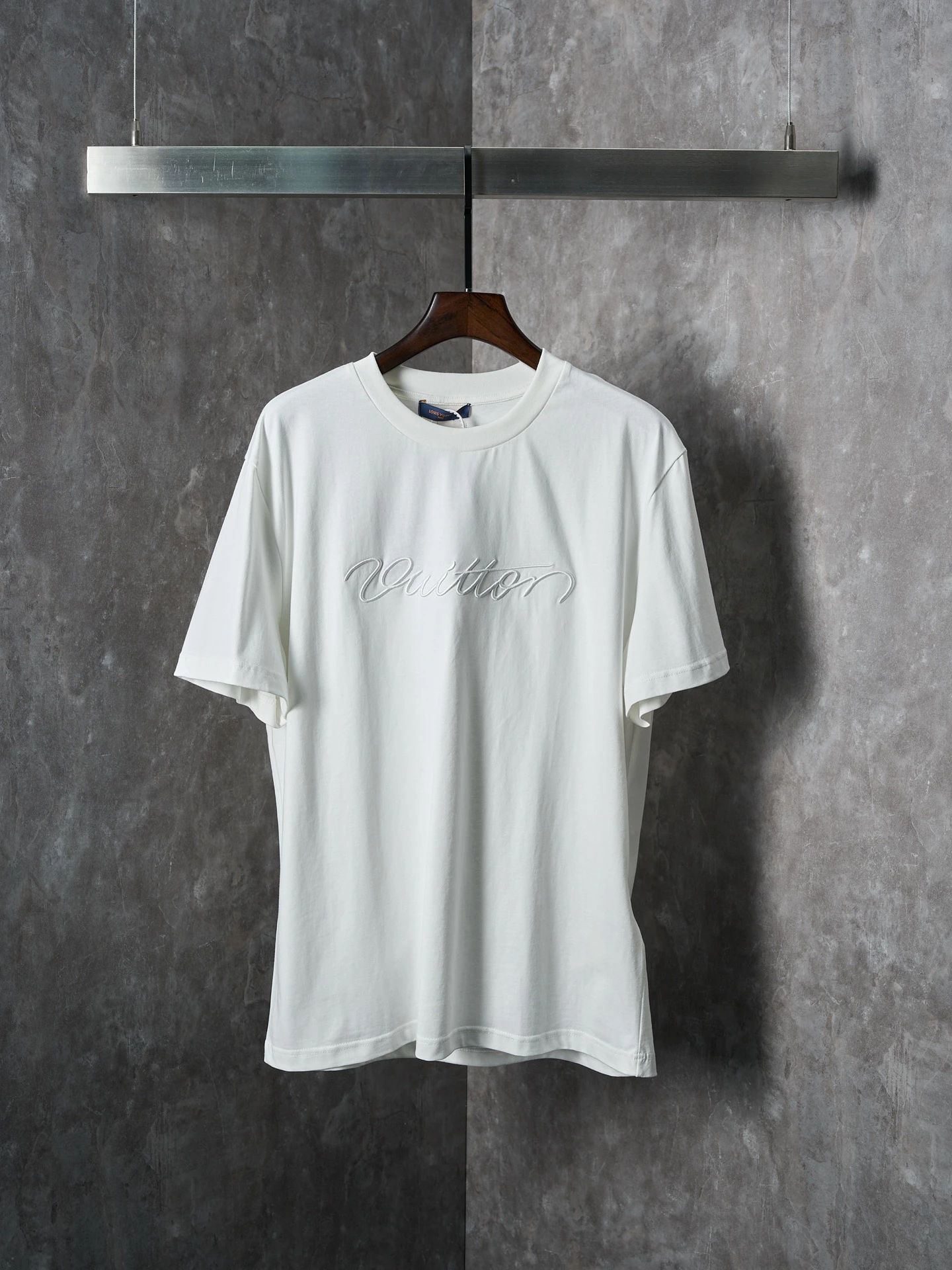 Louis Vuitton T-Shirt — 66e71297