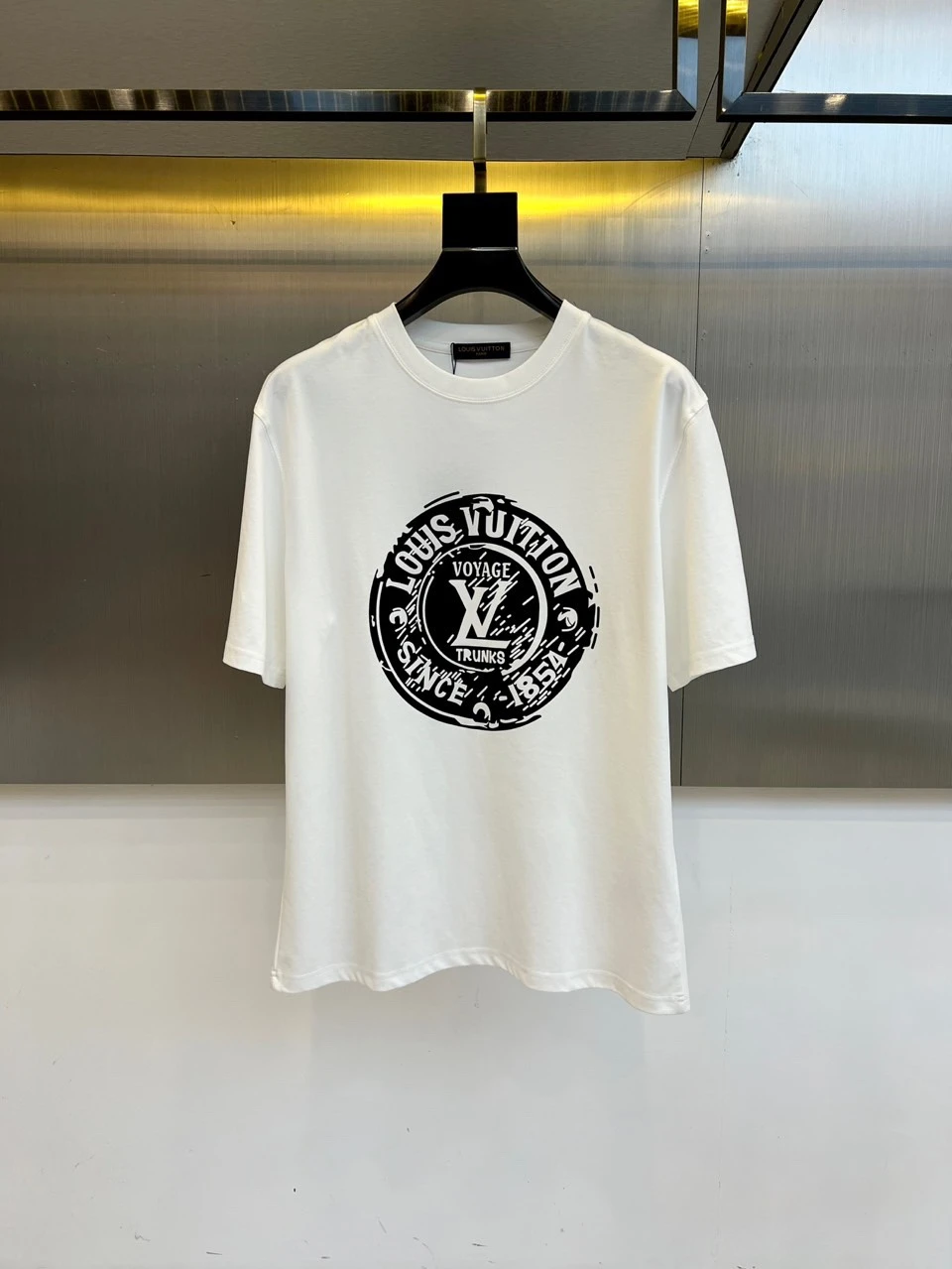 Louis Vuitton T-Shirt — 51a37d69