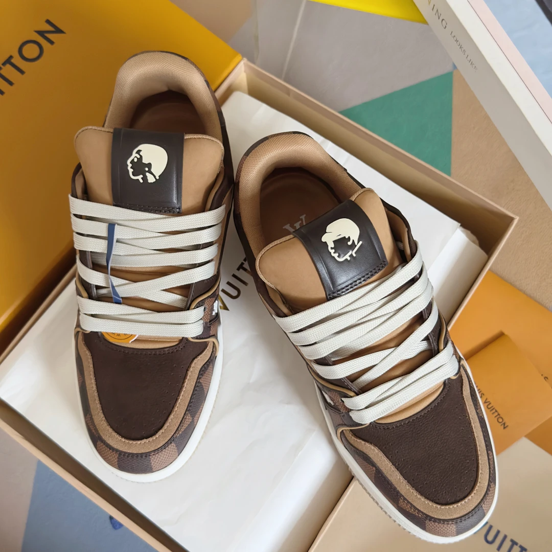 Louis Vuitton Sneakers — bc6b9f9e