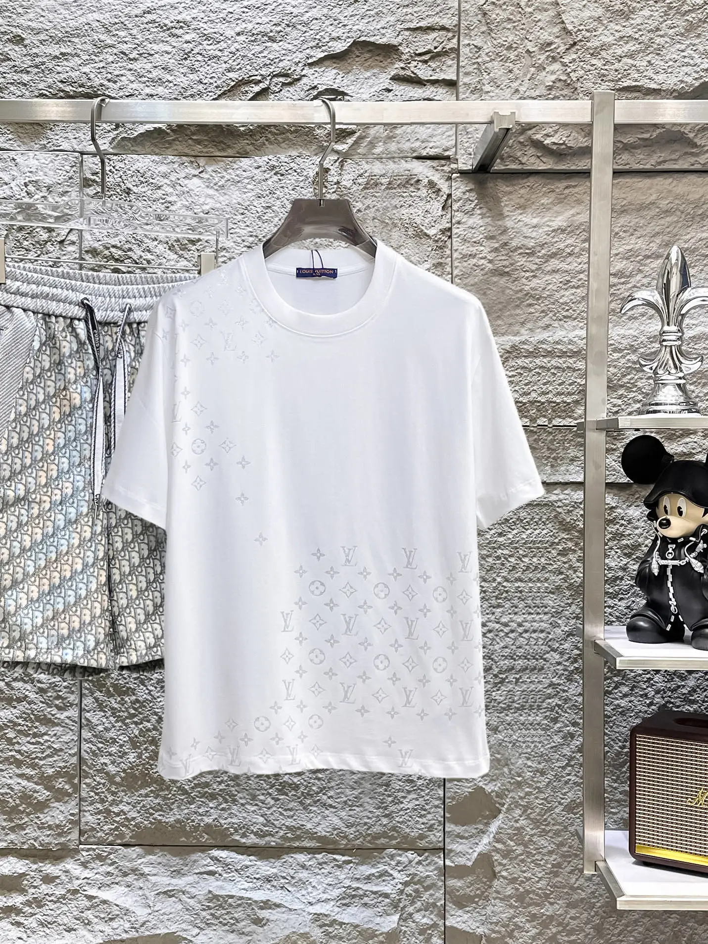 Louis Vuitton T-Shirt — 05591980