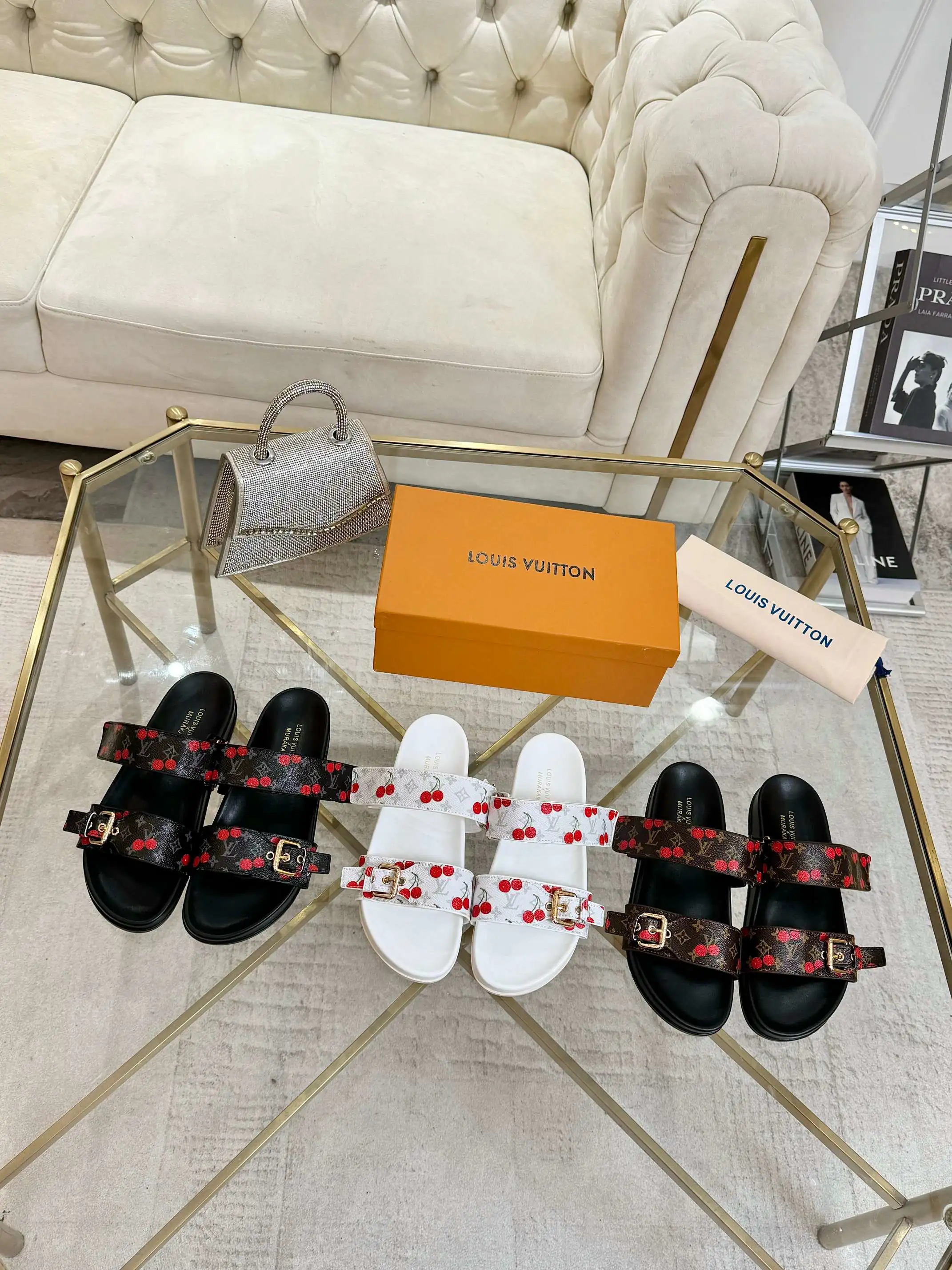Louis Vuitton Slippers — d0de3de1