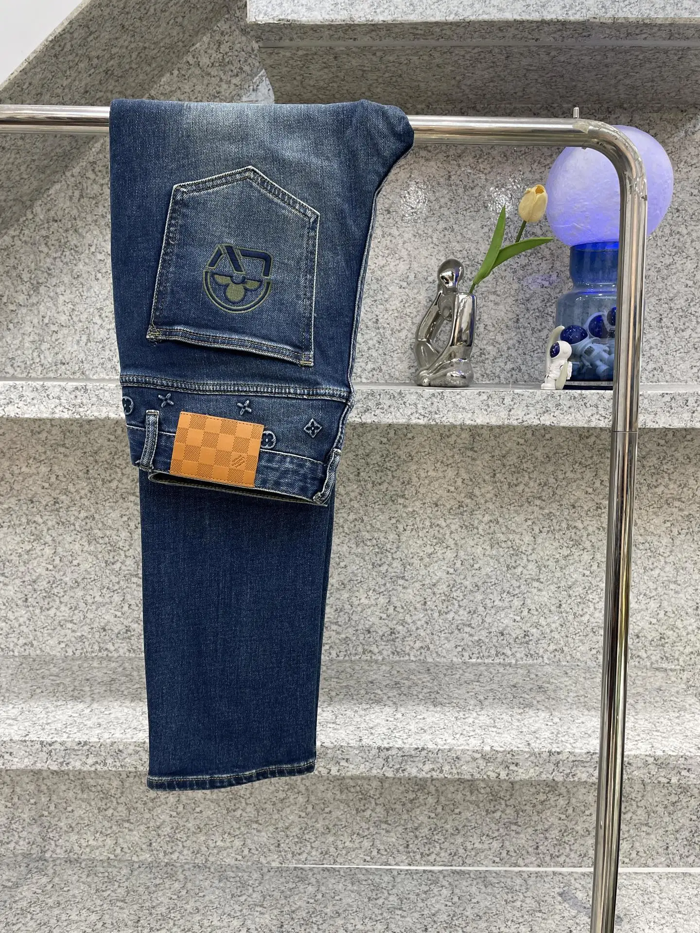 Louis Vuitton Jeans — 57735b0f