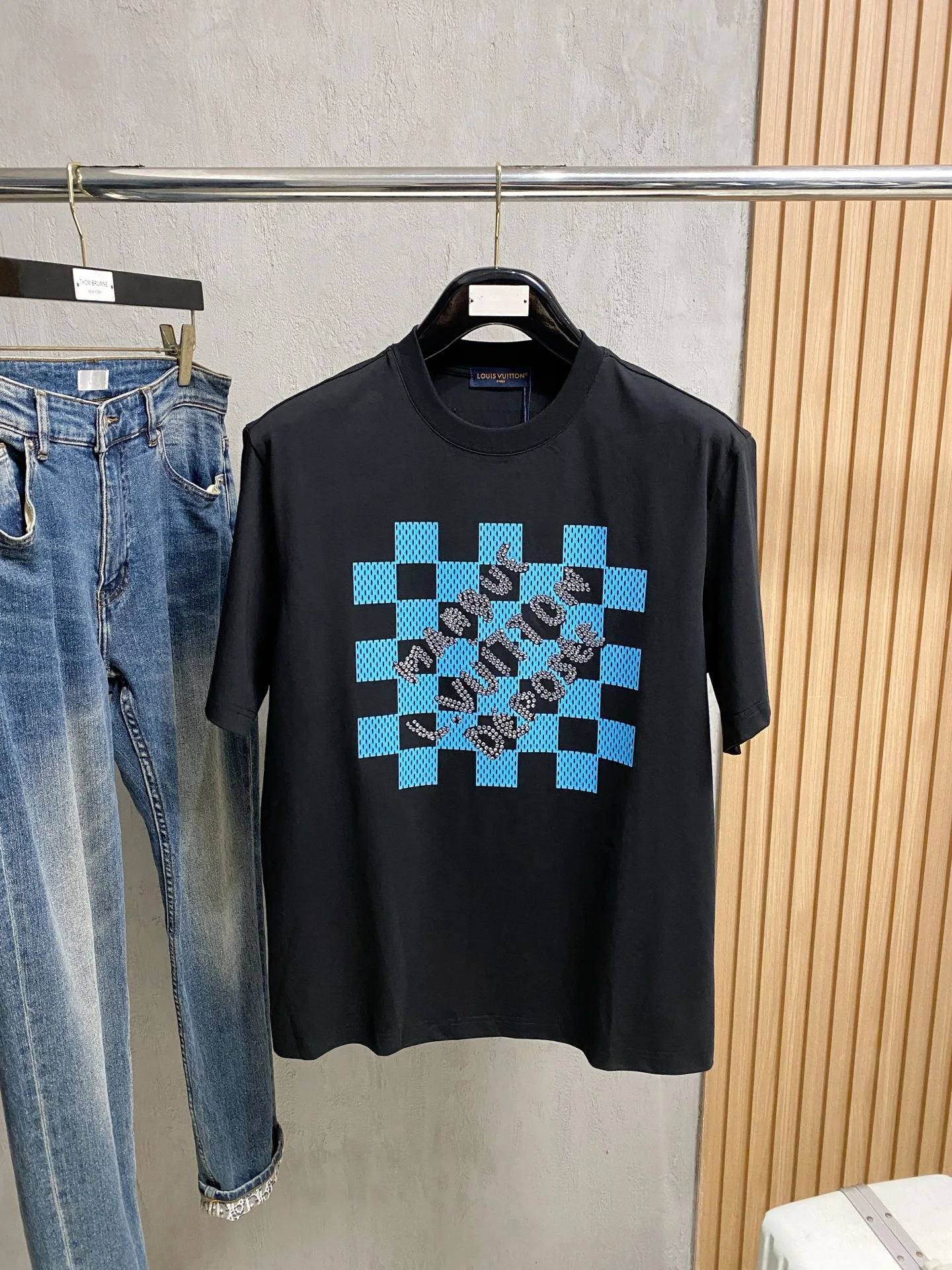Louis Vuitton T-Shirt — 2a7f9b37