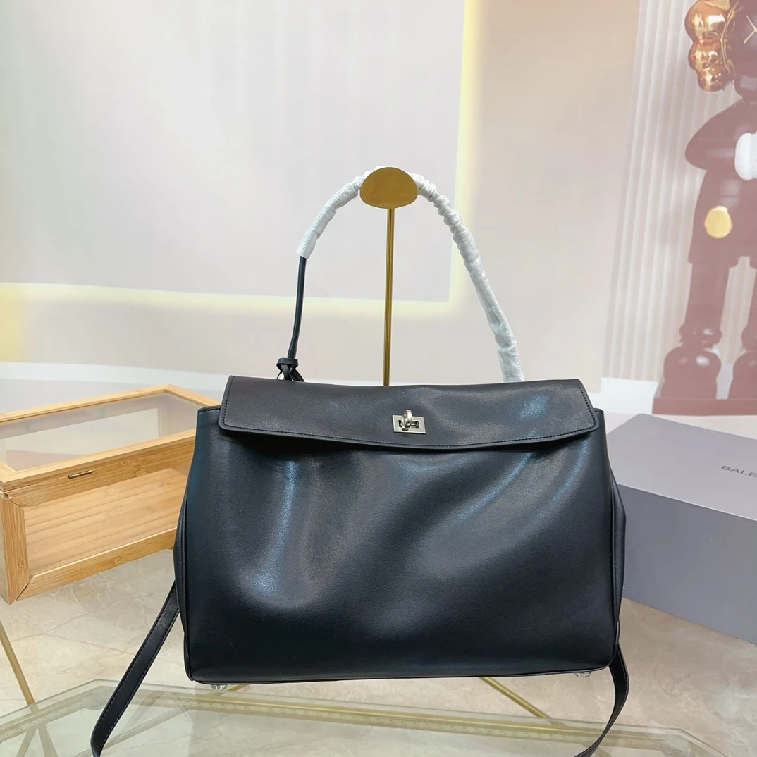 Balenciaga Bag — d4b5e40b