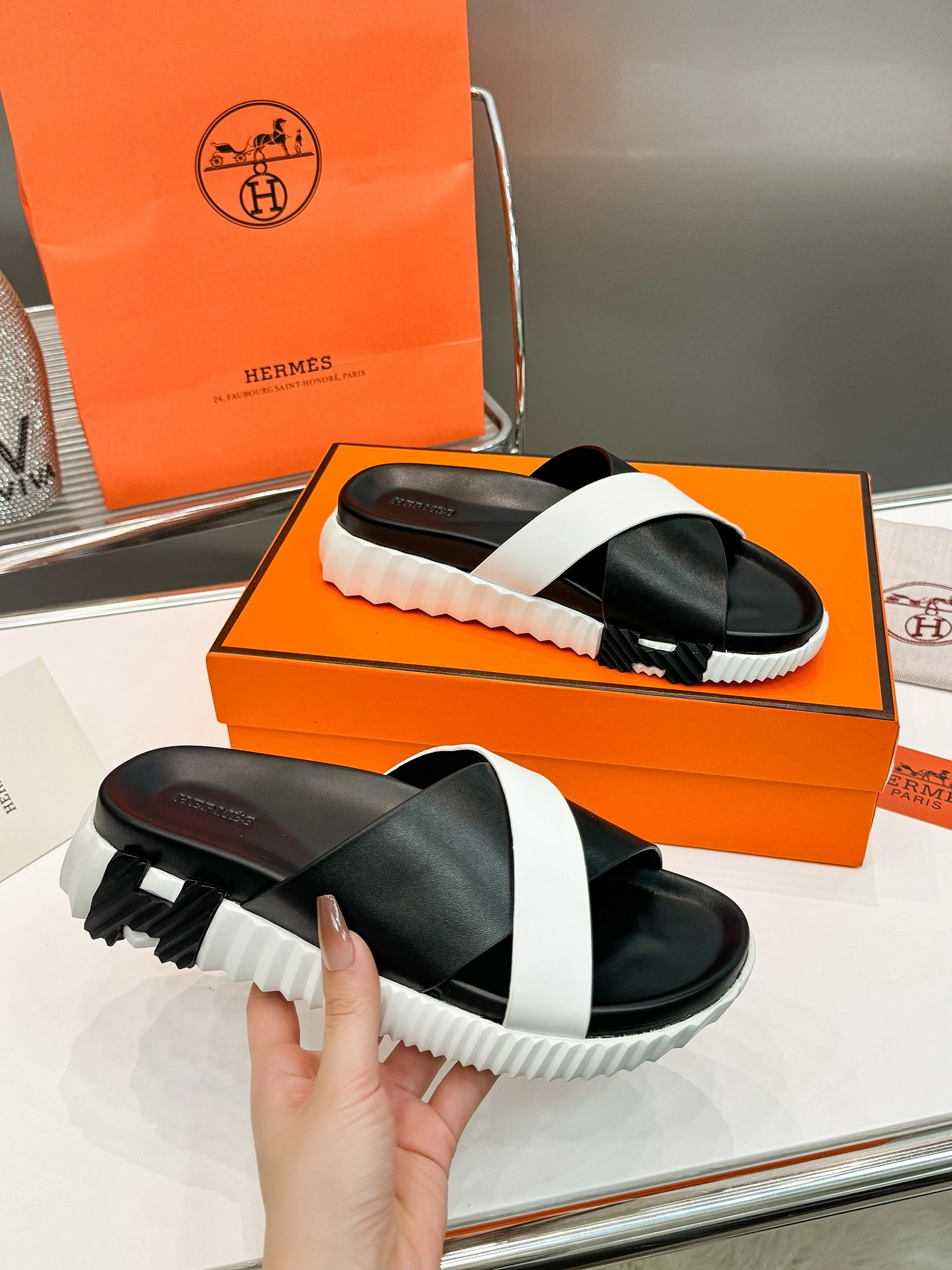Hermès Slippers — 0434baf9