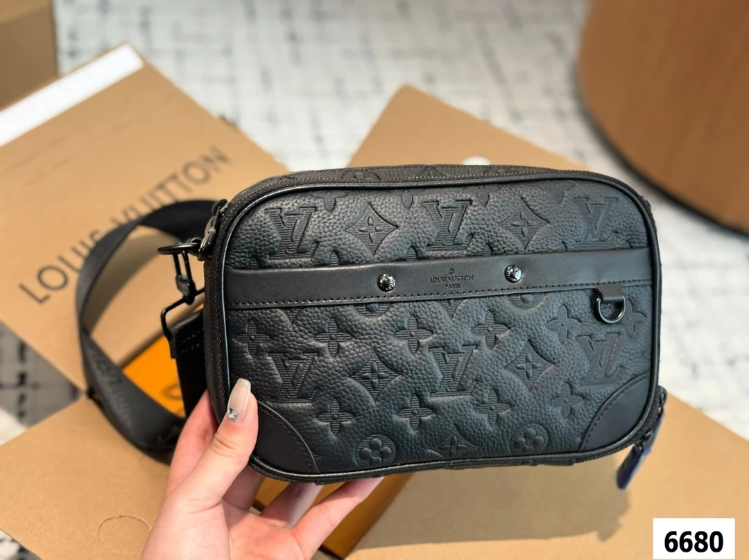 Louis Vuitton Bag — f5df45fa