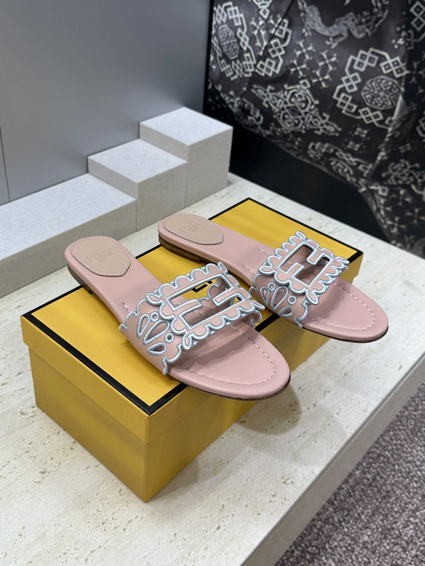 Fendi Slippers — 24c81bff