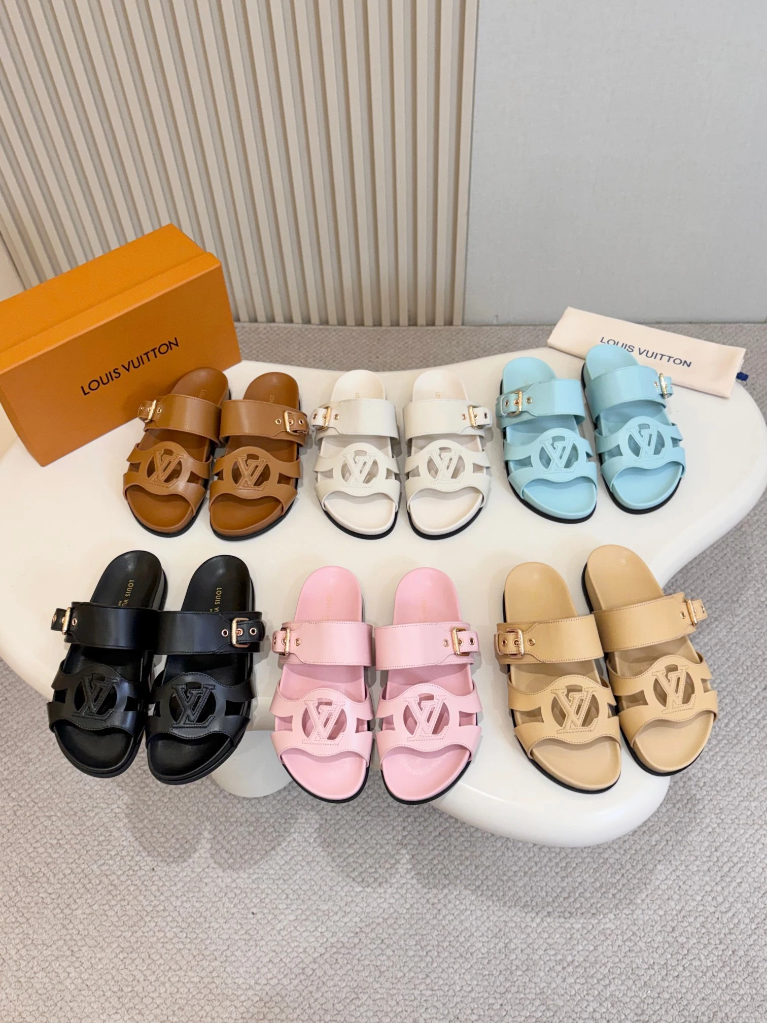 Louis Vuitton Slippers — 96cae583