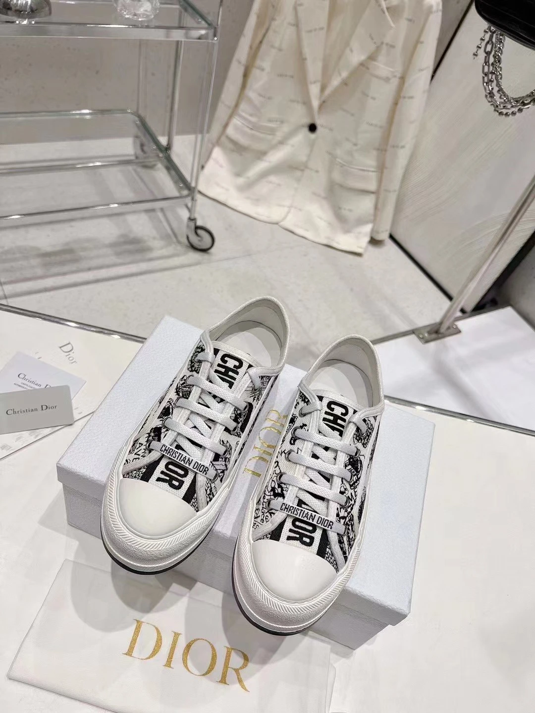 Dior Sneakers — bd862fdc