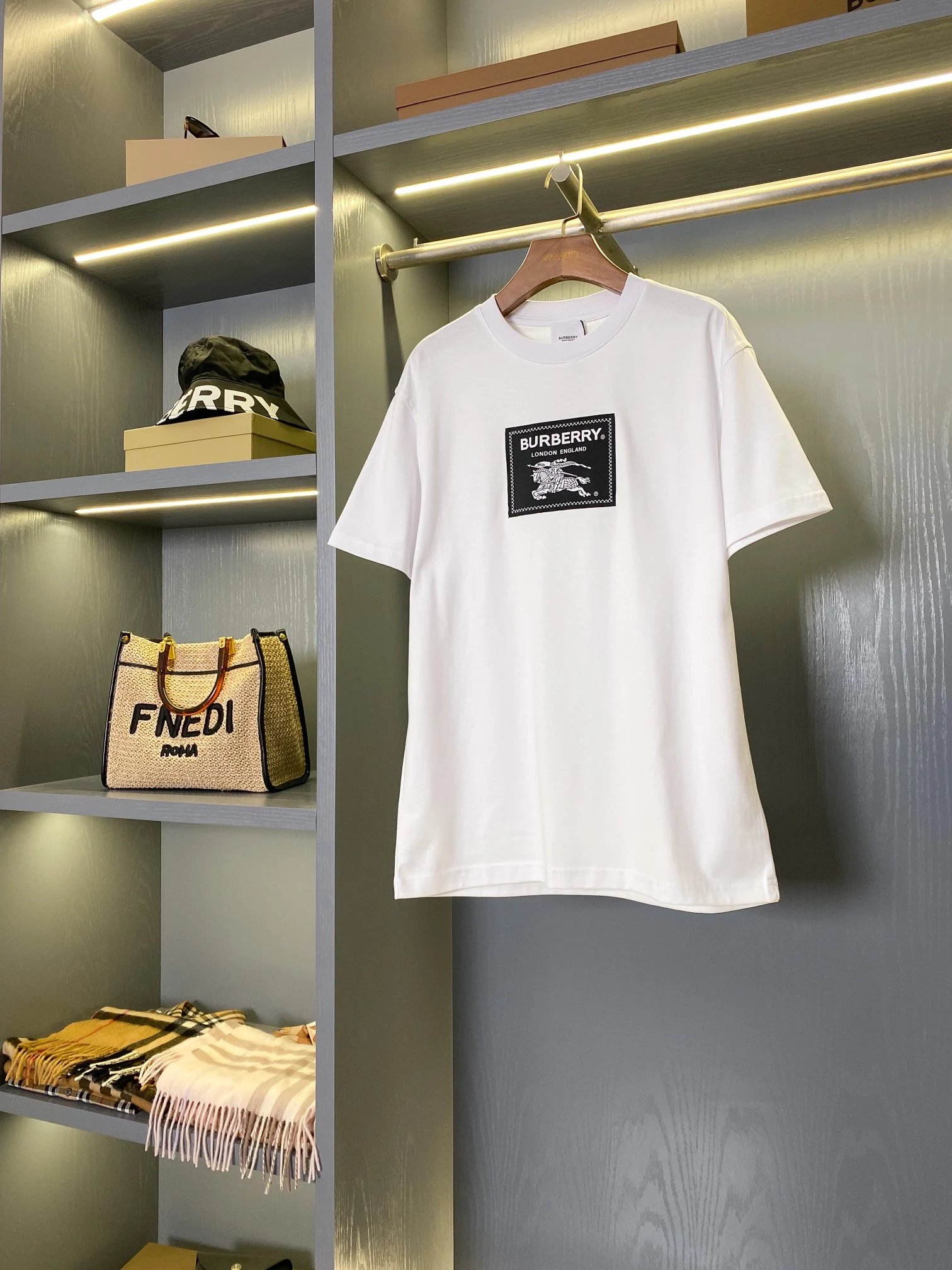Burberry T-Shirt — 211f5331