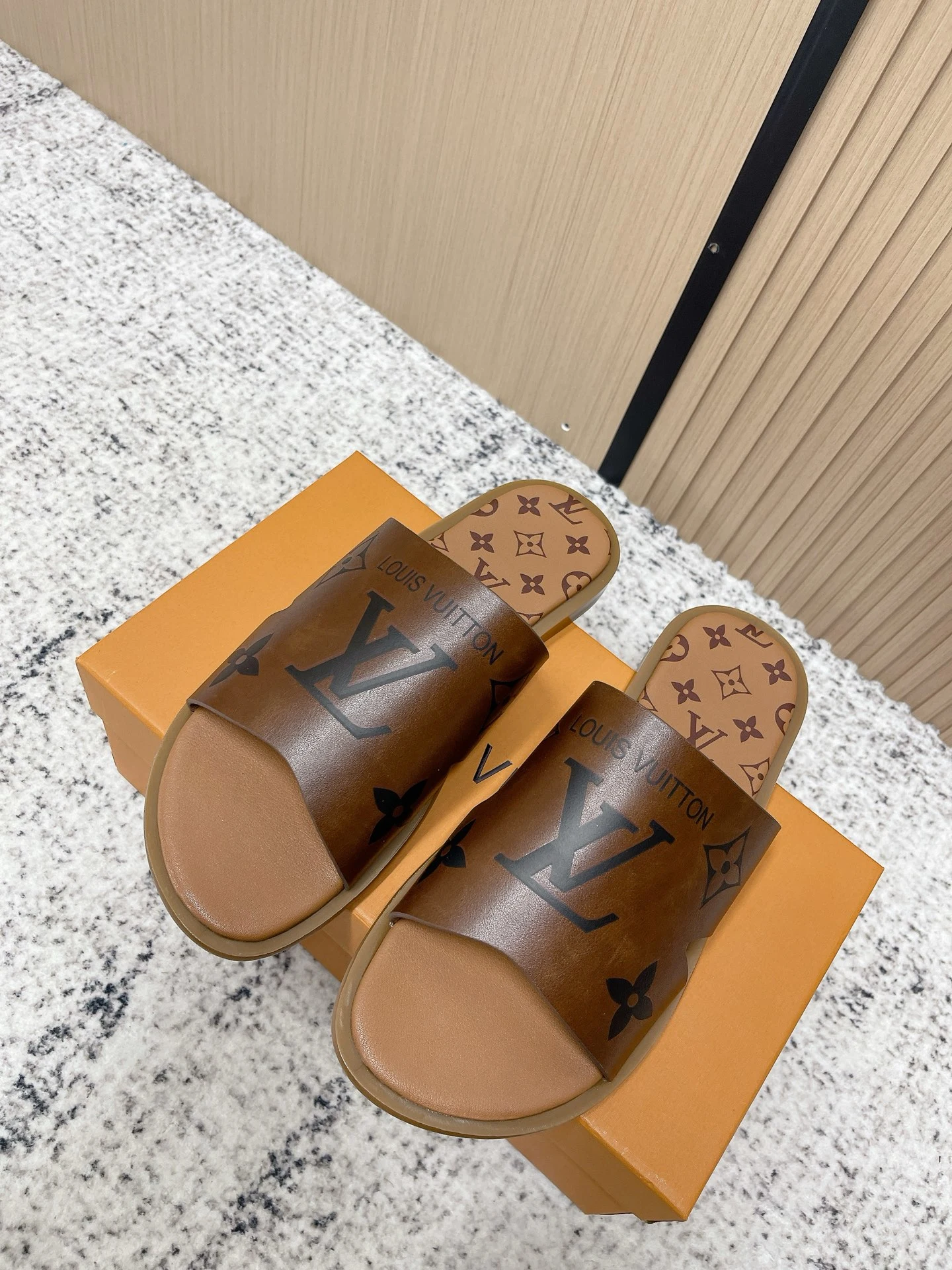 Louis Vuitton Slippers — 160539fb