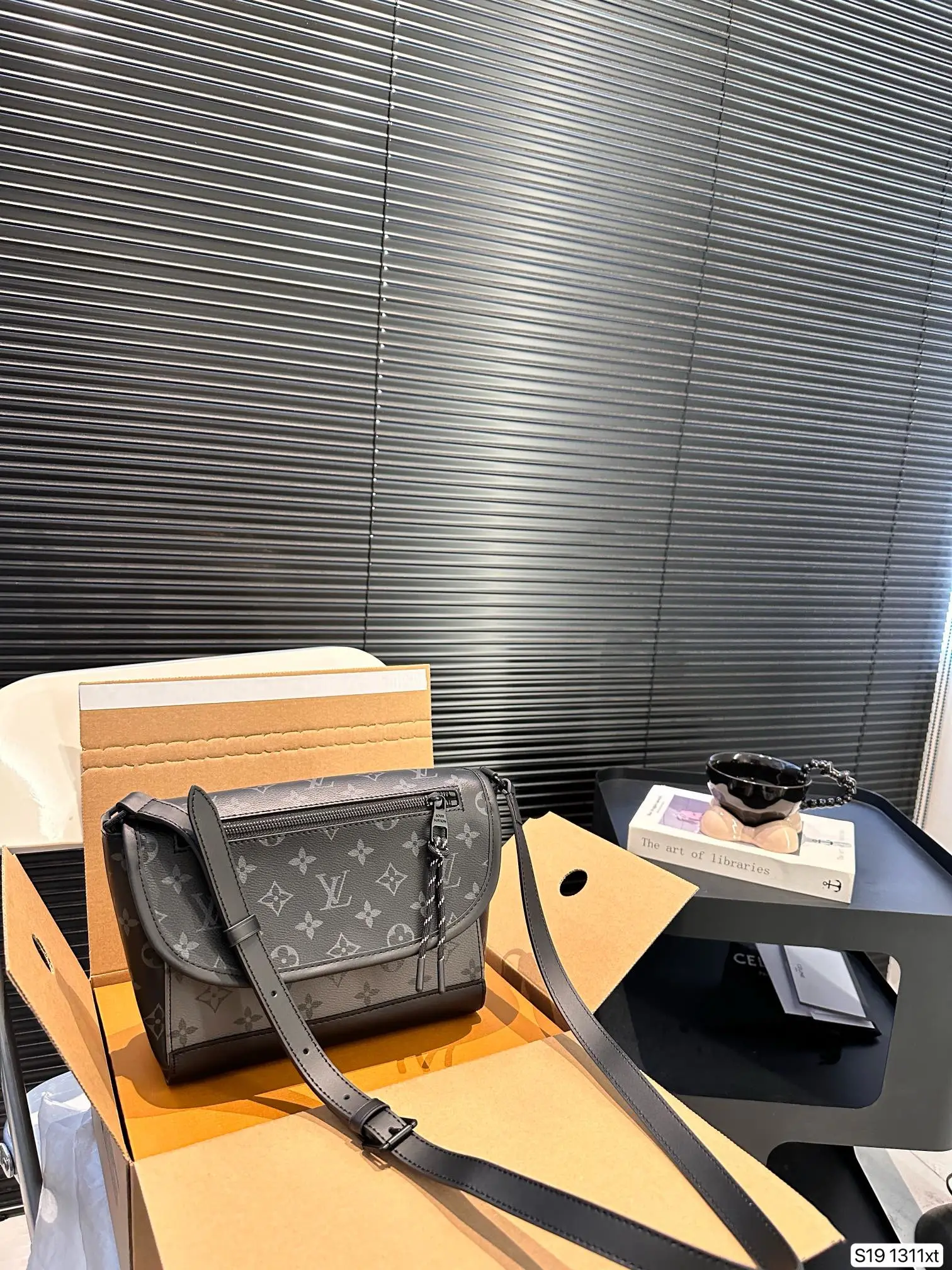 Louis Vuitton Bag — 13fb8b32