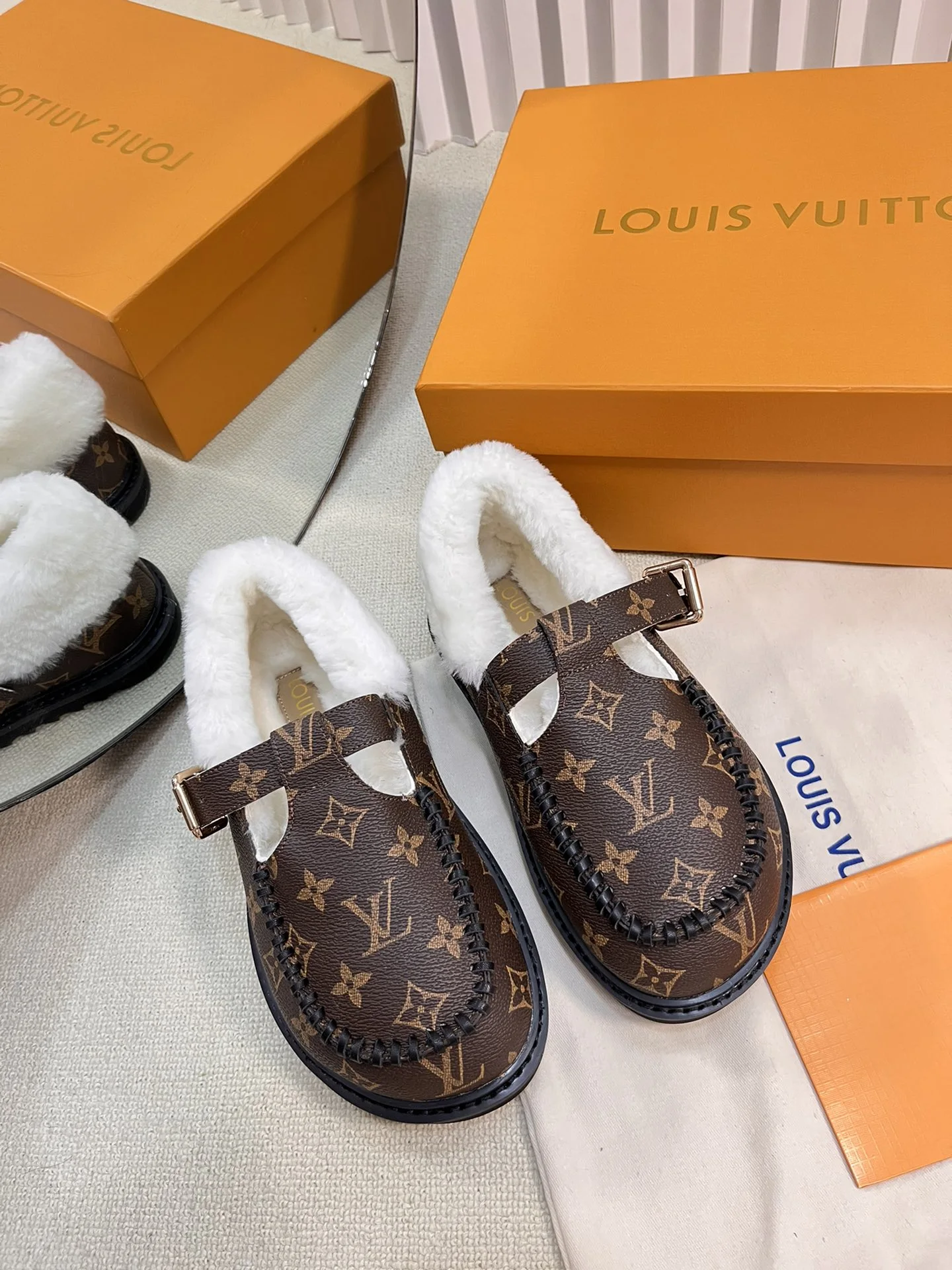 Louis Vuitton Slippers — 6a274a3c